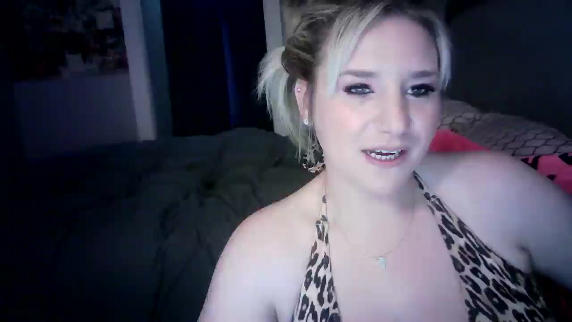 Gallery image thumbnail from LusciousLindz's myfreecams stream on, 05/16/2025, 18:44 image 9 of 20
