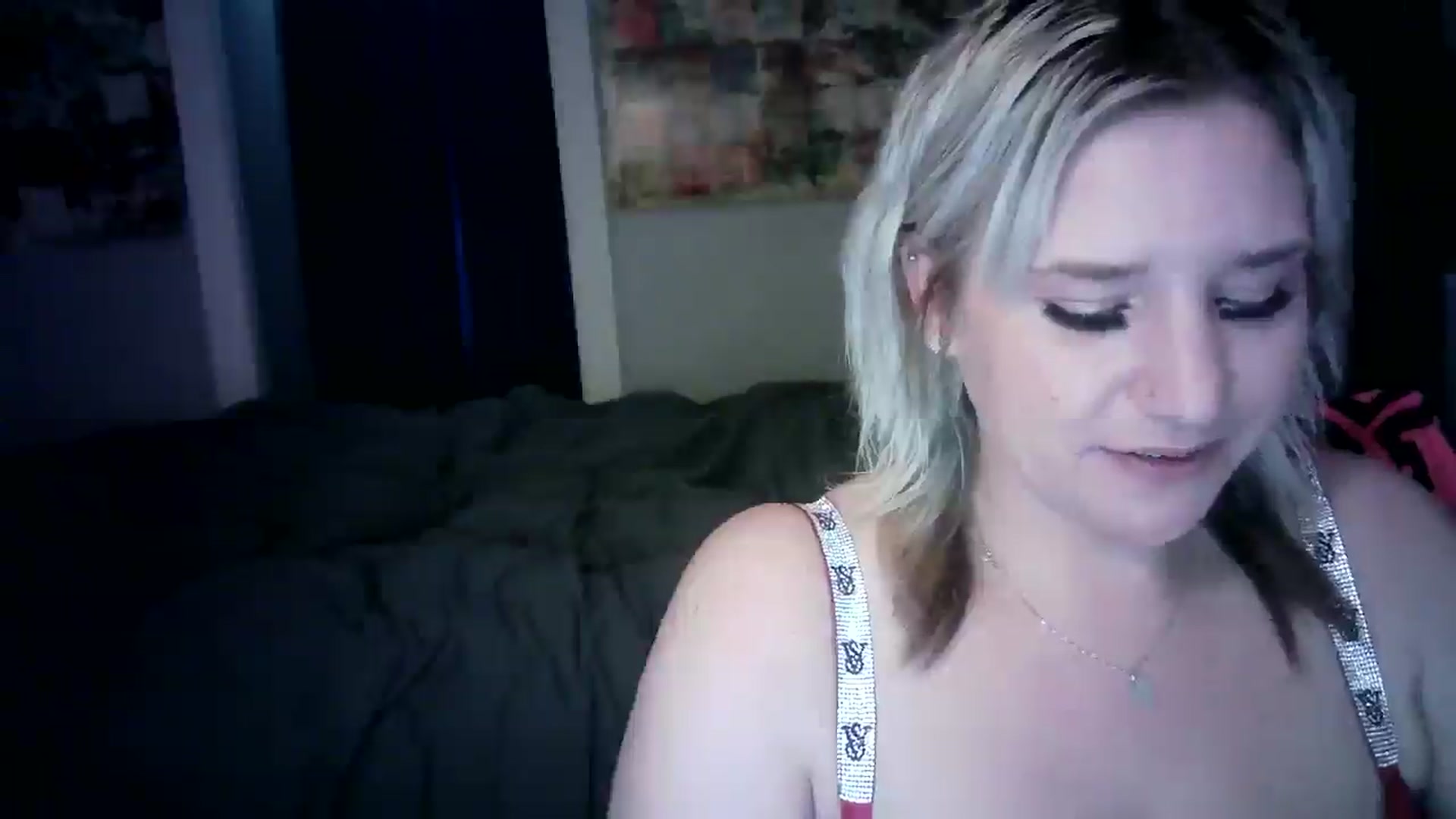 Gallery image thumbnail from LusciousLindz's myfreecams stream on, 05/27/2025, 16:16 image 13 of 20