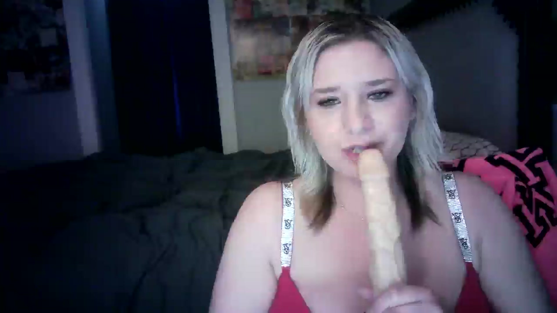 Gallery image thumbnail from LusciousLindz's myfreecams stream on, 05/27/2025, 16:16 image 17 of 20