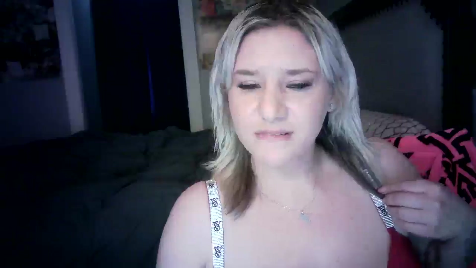 Gallery image thumbnail from LusciousLindz's myfreecams stream on, 05/27/2025, 16:16 image 3 of 20