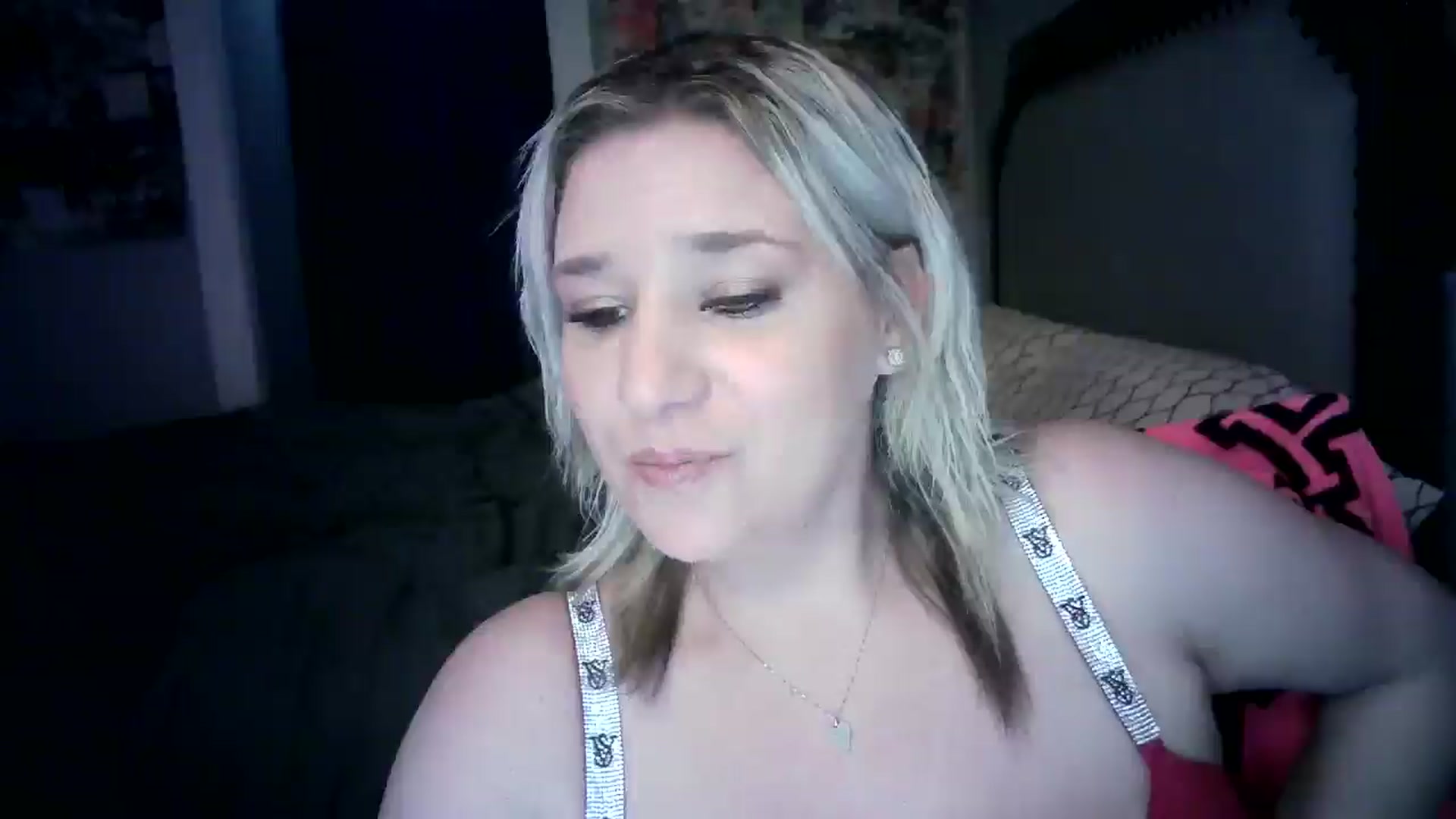 Gallery image thumbnail from LusciousLindz's myfreecams stream on, 05/27/2025, 17:48 image 10 of 20