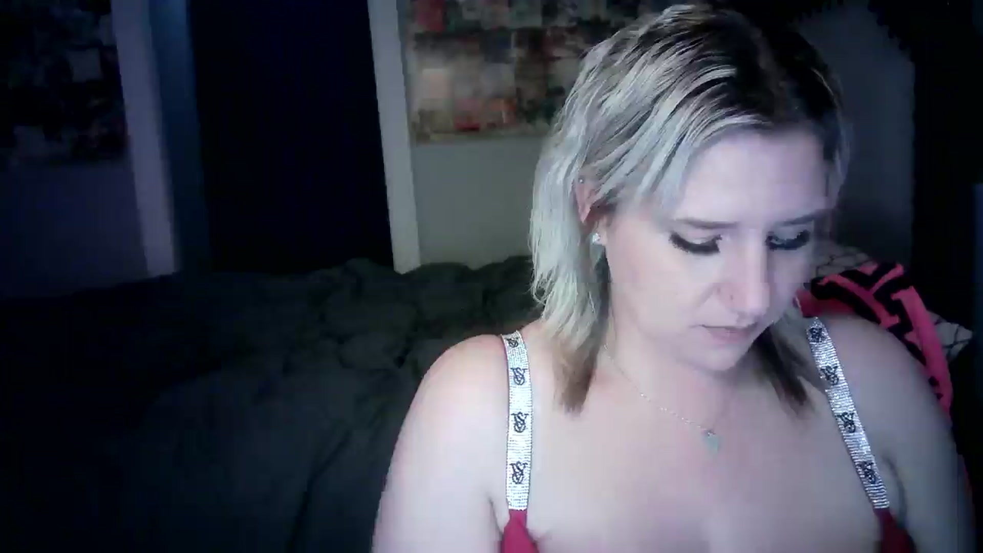 Gallery image thumbnail from LusciousLindz's myfreecams stream on, 05/27/2025, 17:48 image 15 of 20