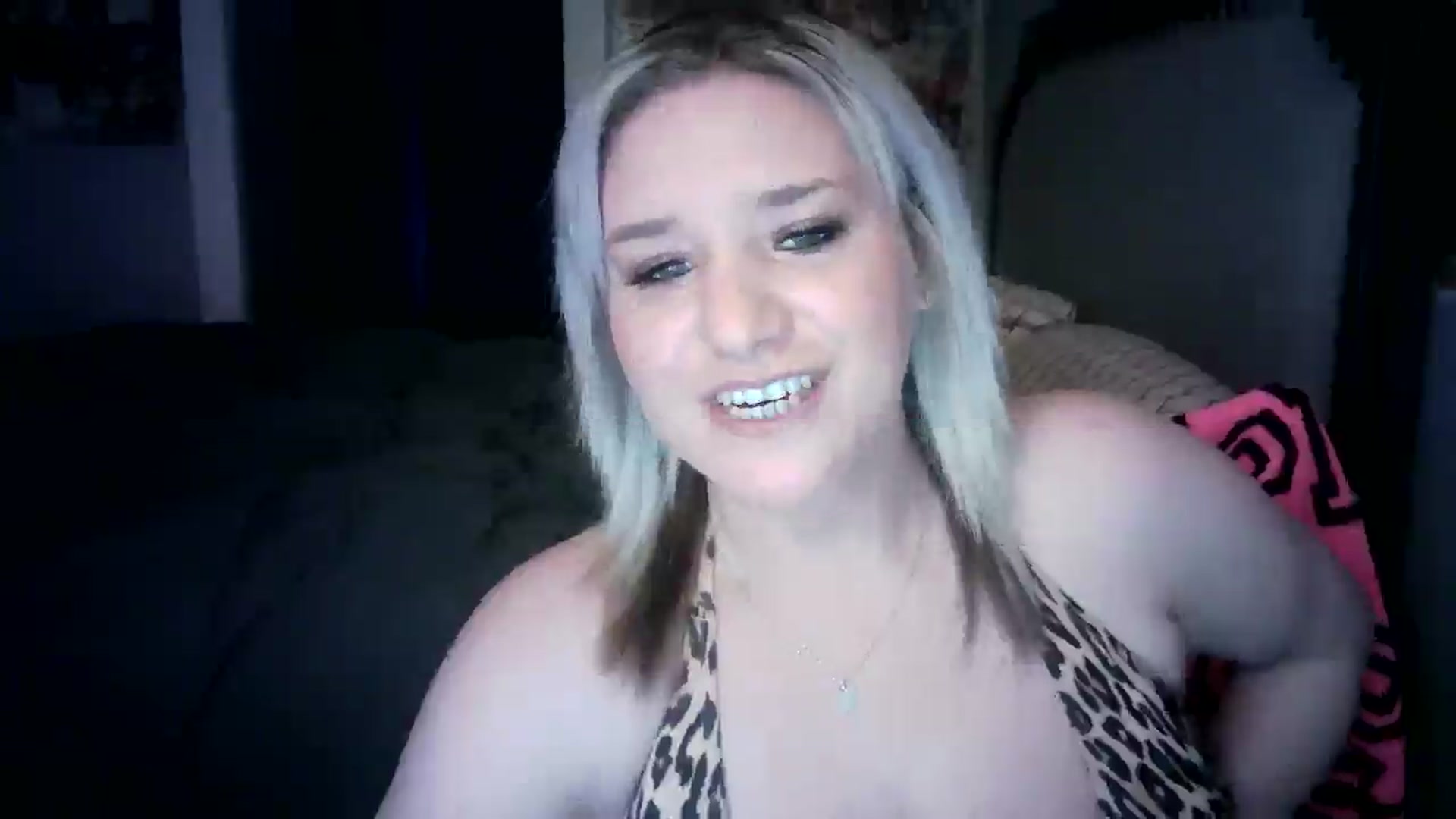 Gallery image thumbnail from LusciousLindz's myfreecams stream on, 05/29/2025, 15:20 image 16 of 20