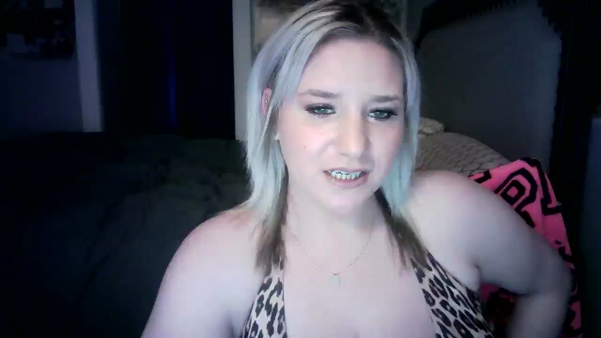 Gallery image thumbnail from LusciousLindz's myfreecams stream on, 05/29/2025, 15:20 image 13 of 20