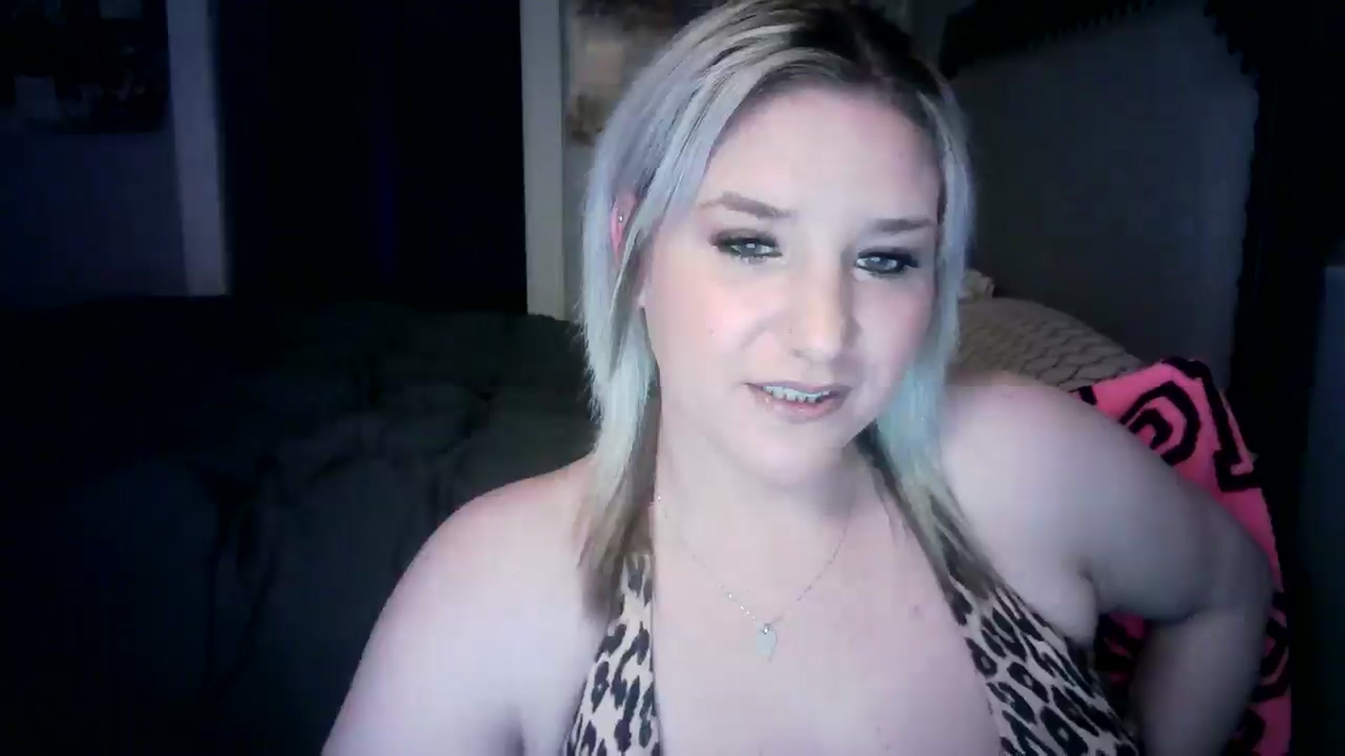 Gallery image thumbnail from LusciousLindz's myfreecams stream on, 05/29/2025, 15:20 image 5 of 20