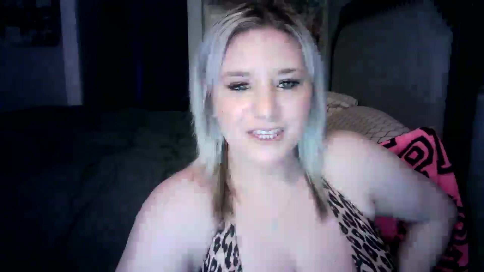 Gallery image thumbnail from LusciousLindz's myfreecams stream on, 05/29/2025, 15:20 image 17 of 20