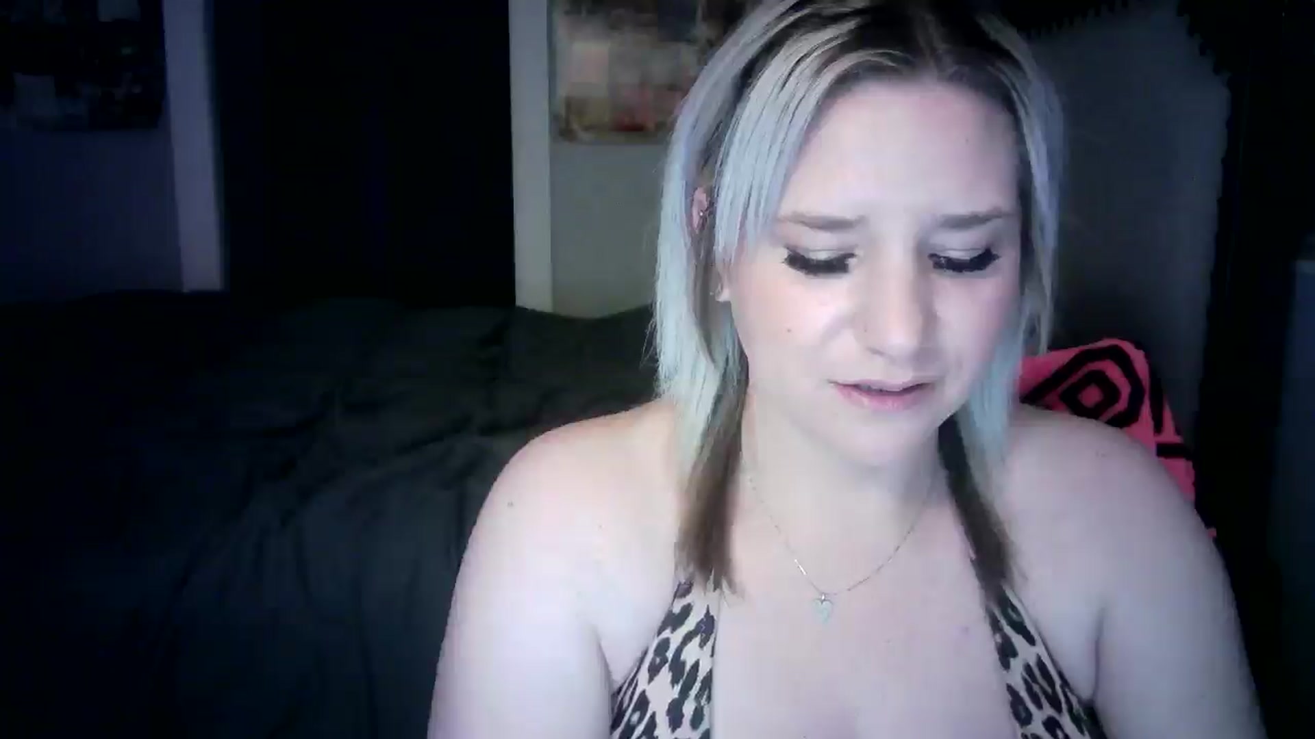 Gallery image thumbnail from LusciousLindz's myfreecams stream on, 05/29/2025, 18:47 image 17 of 20
