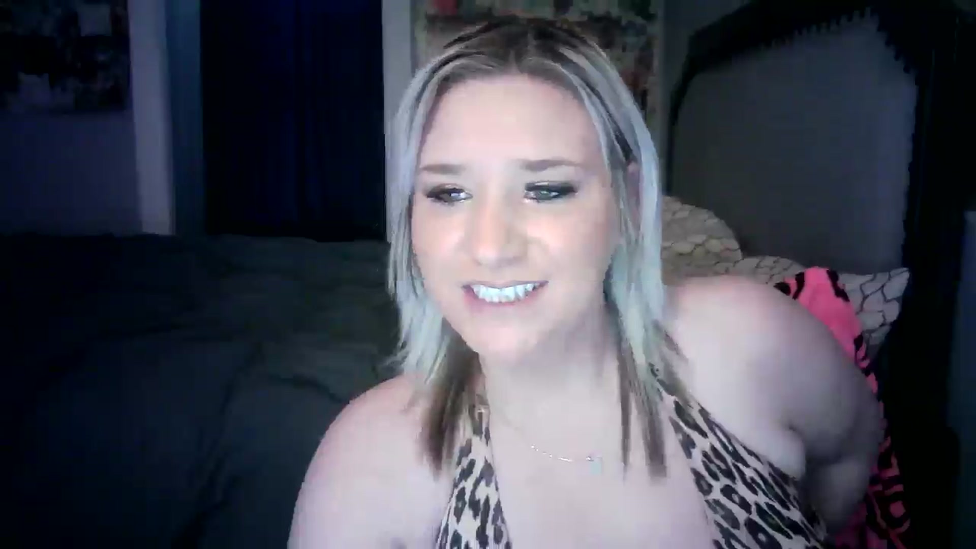 Gallery image thumbnail from LusciousLindz's myfreecams stream on, 05/30/2025, 14:26 image 3 of 20