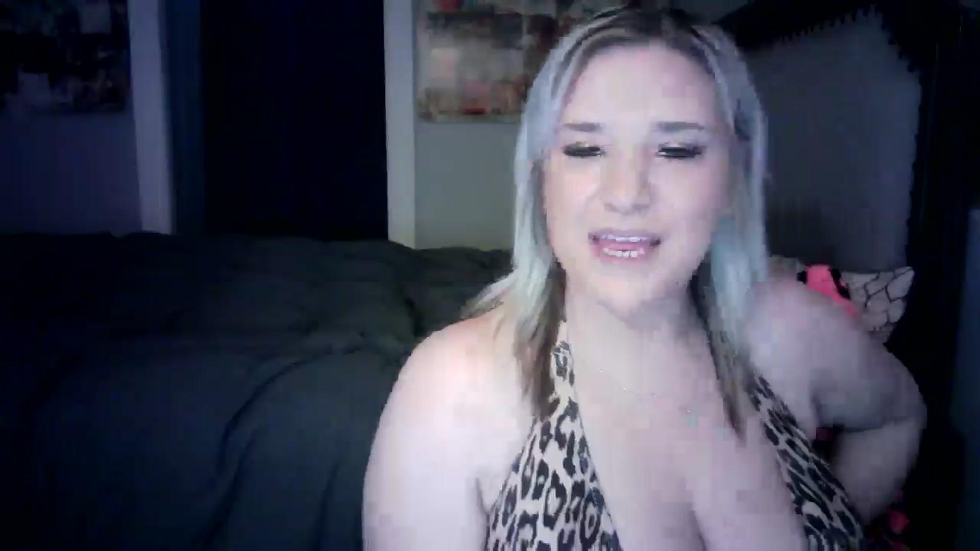 Gallery image thumbnail from LusciousLindz's myfreecams stream on, 05/30/2025, 14:26 image 14 of 20