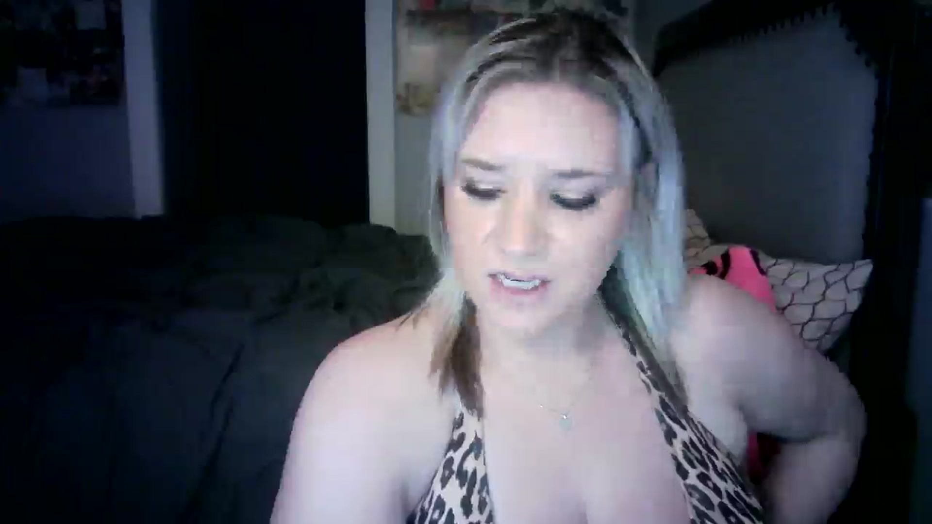 Gallery image thumbnail from LusciousLindz's myfreecams stream on, 05/30/2025, 16:40 image 10 of 20