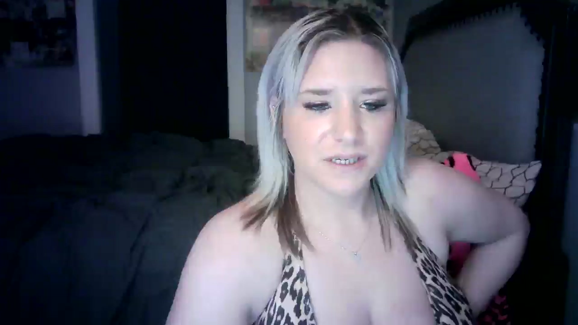 Gallery image thumbnail from LusciousLindz's myfreecams stream on, 05/30/2025, 16:40 image 17 of 20