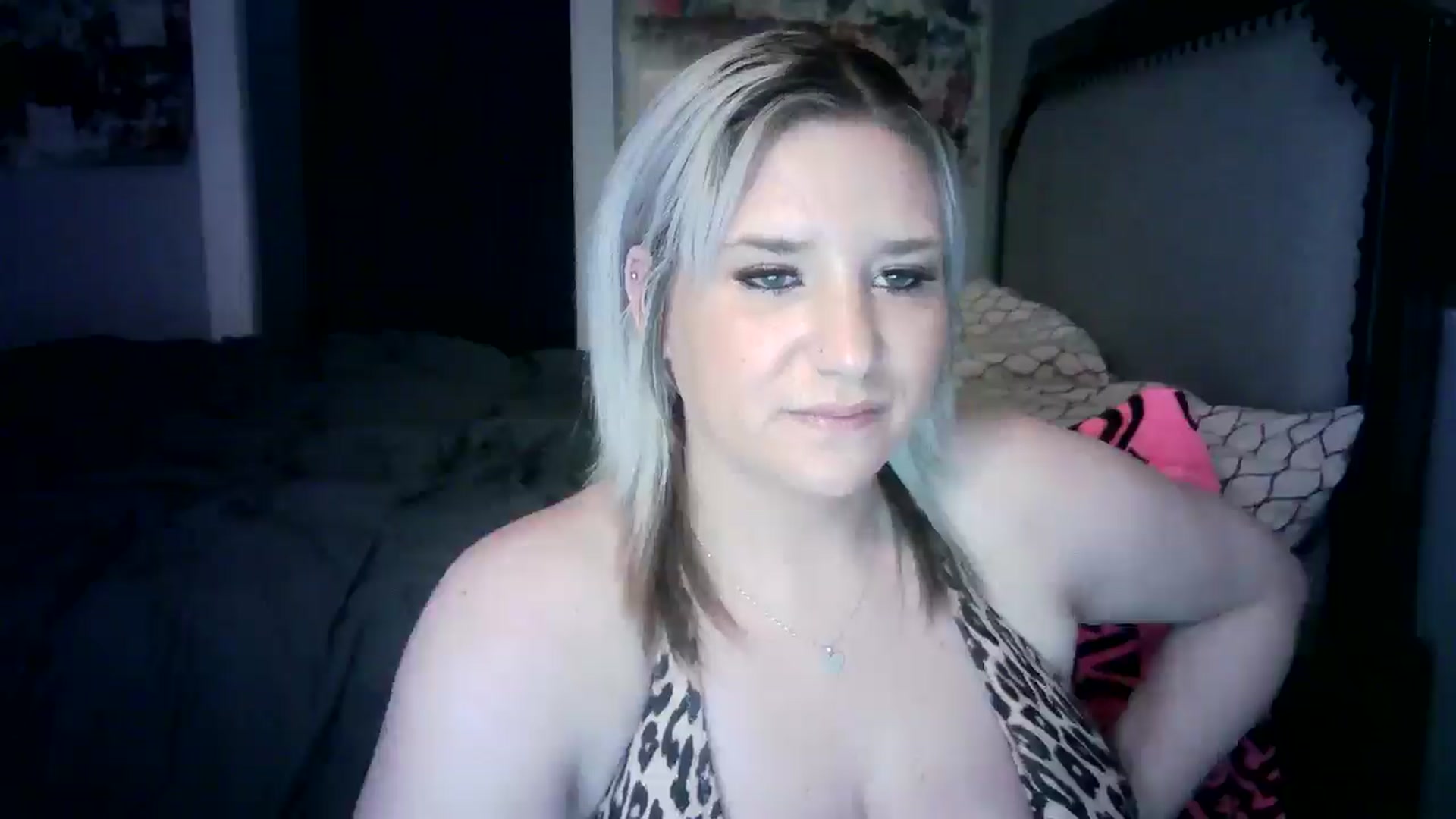 Gallery image thumbnail from LusciousLindz's myfreecams stream on, 05/30/2025, 16:40 image 20 of 20