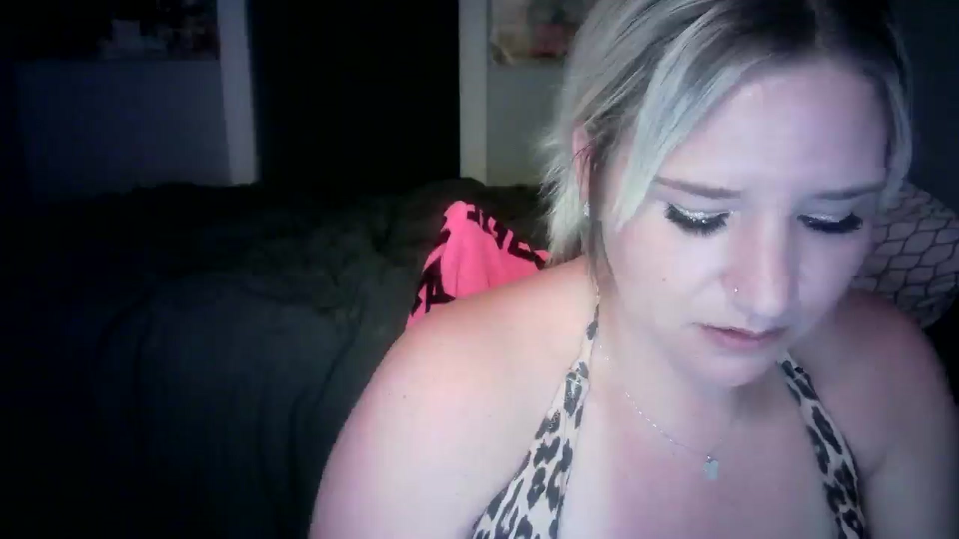 Gallery image thumbnail from LusciousLindz's myfreecams stream on, 06/27/2025, 24:06 image 7 of 20