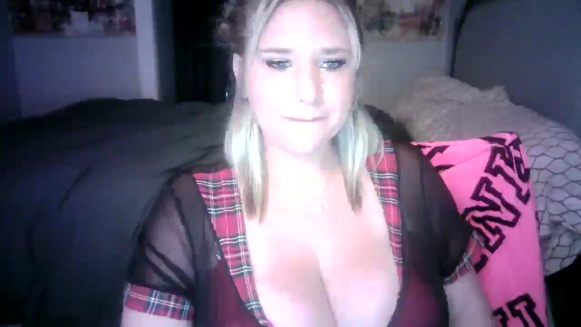 Gallery image thumbnail from LusciousLindz's myfreecams stream on, 06/27/2025, 22:35 image 6 of 20