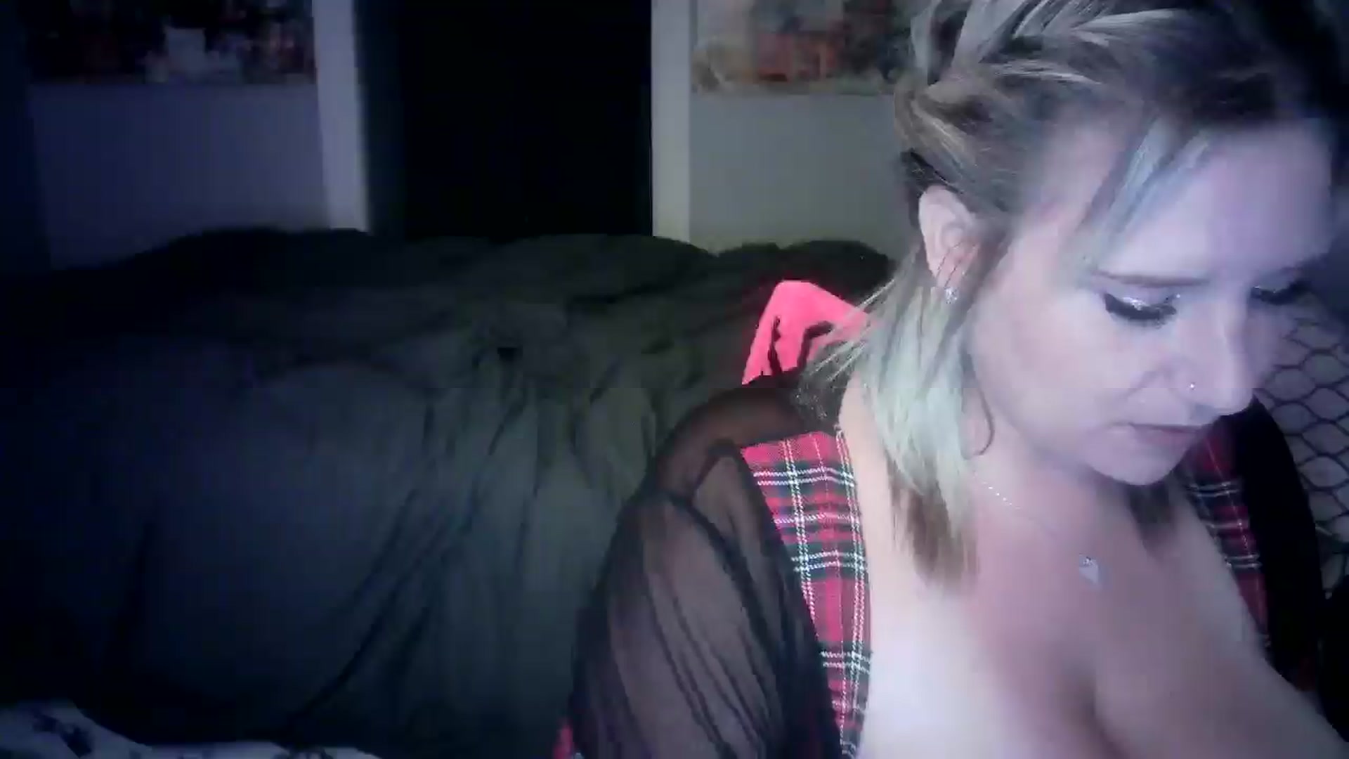 Gallery image thumbnail from LusciousLindz's myfreecams stream on, 06/27/2025, 23:54 image 18 of 20
