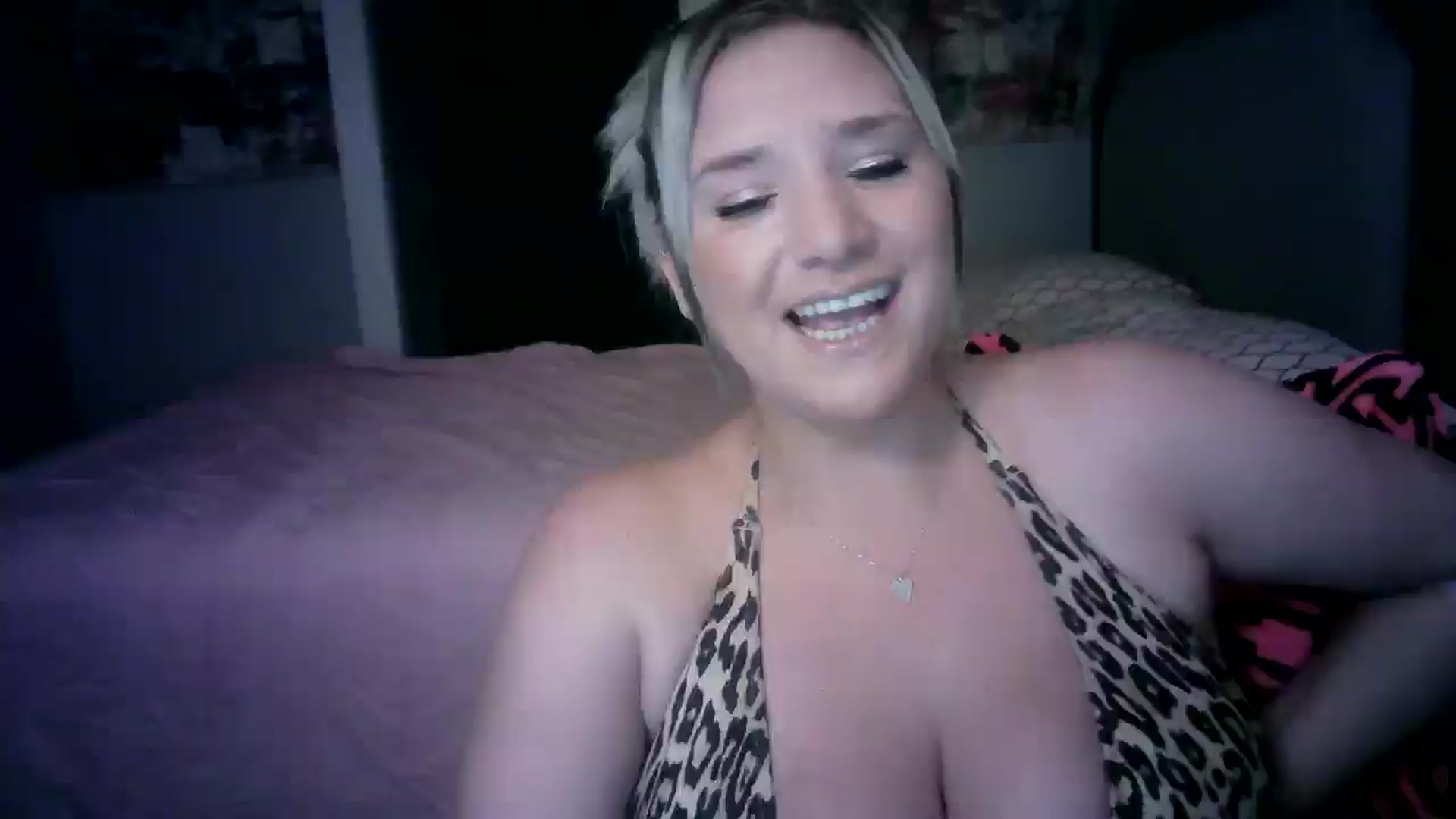Gallery image thumbnail from LusciousLindz's myfreecams stream on, 07/29/2025, 24:13 image 3 of 20