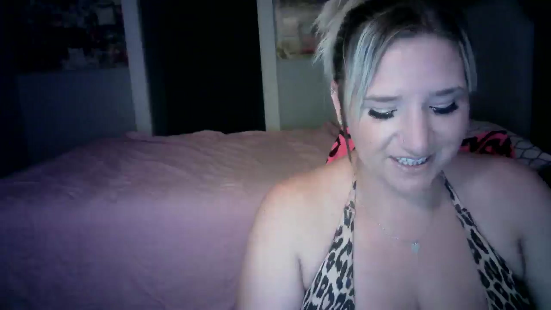 Gallery image thumbnail from LusciousLindz's myfreecams stream on, 07/29/2025, 24:13 image 9 of 20