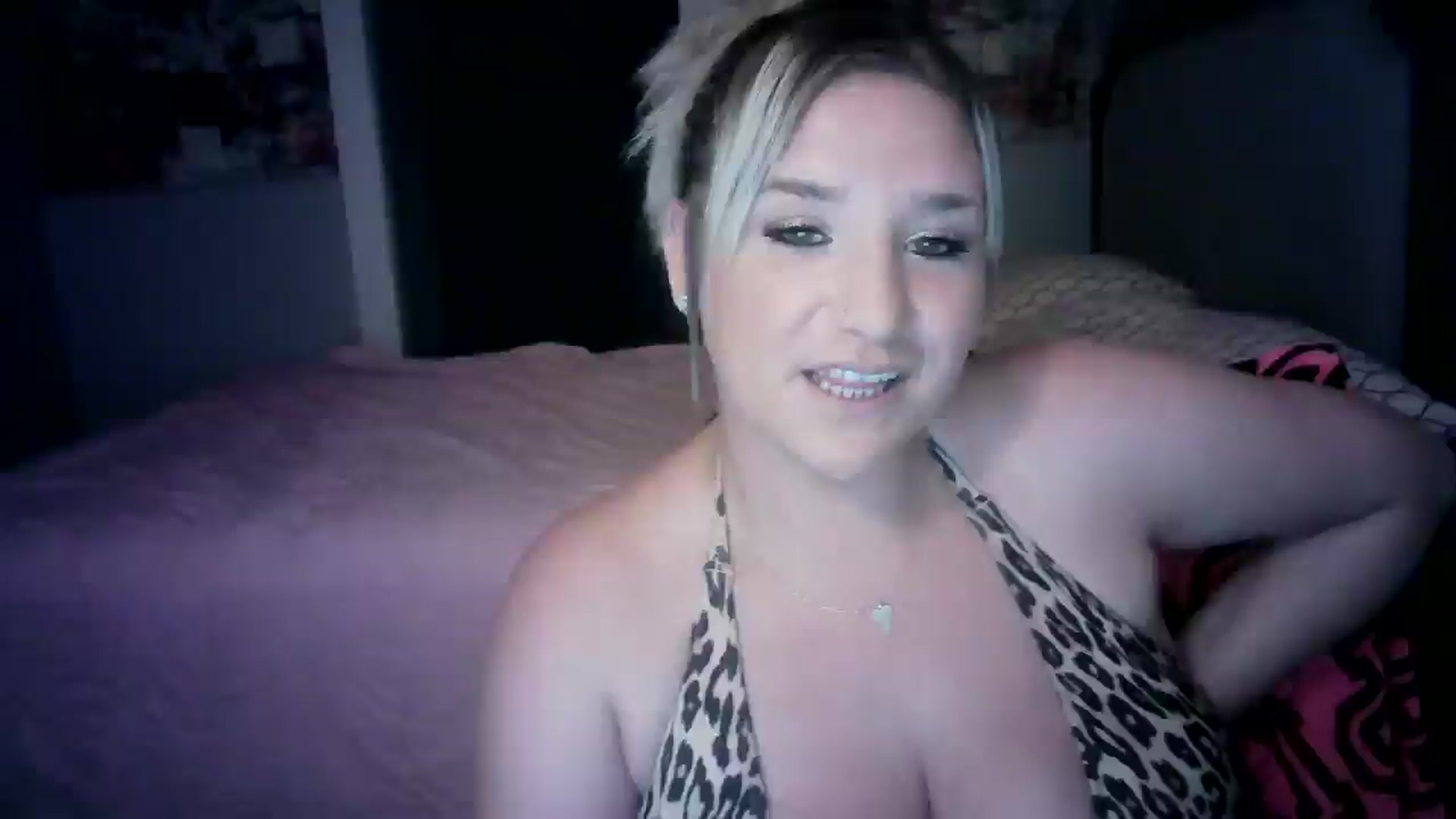 Gallery image thumbnail from LusciousLindz's myfreecams stream on, 07/29/2025, 24:13 image 10 of 20