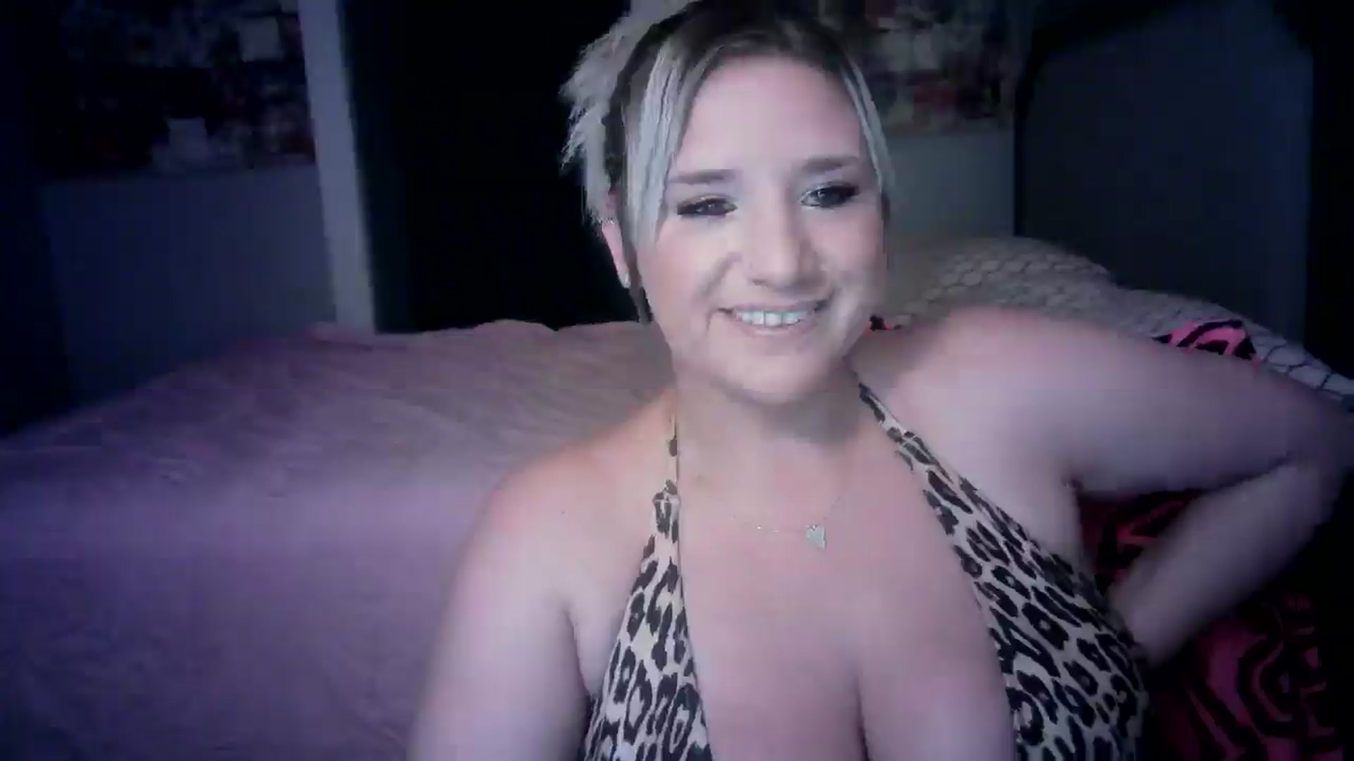 Gallery image thumbnail from LusciousLindz's myfreecams stream on, 07/29/2025, 24:13 image 11 of 20