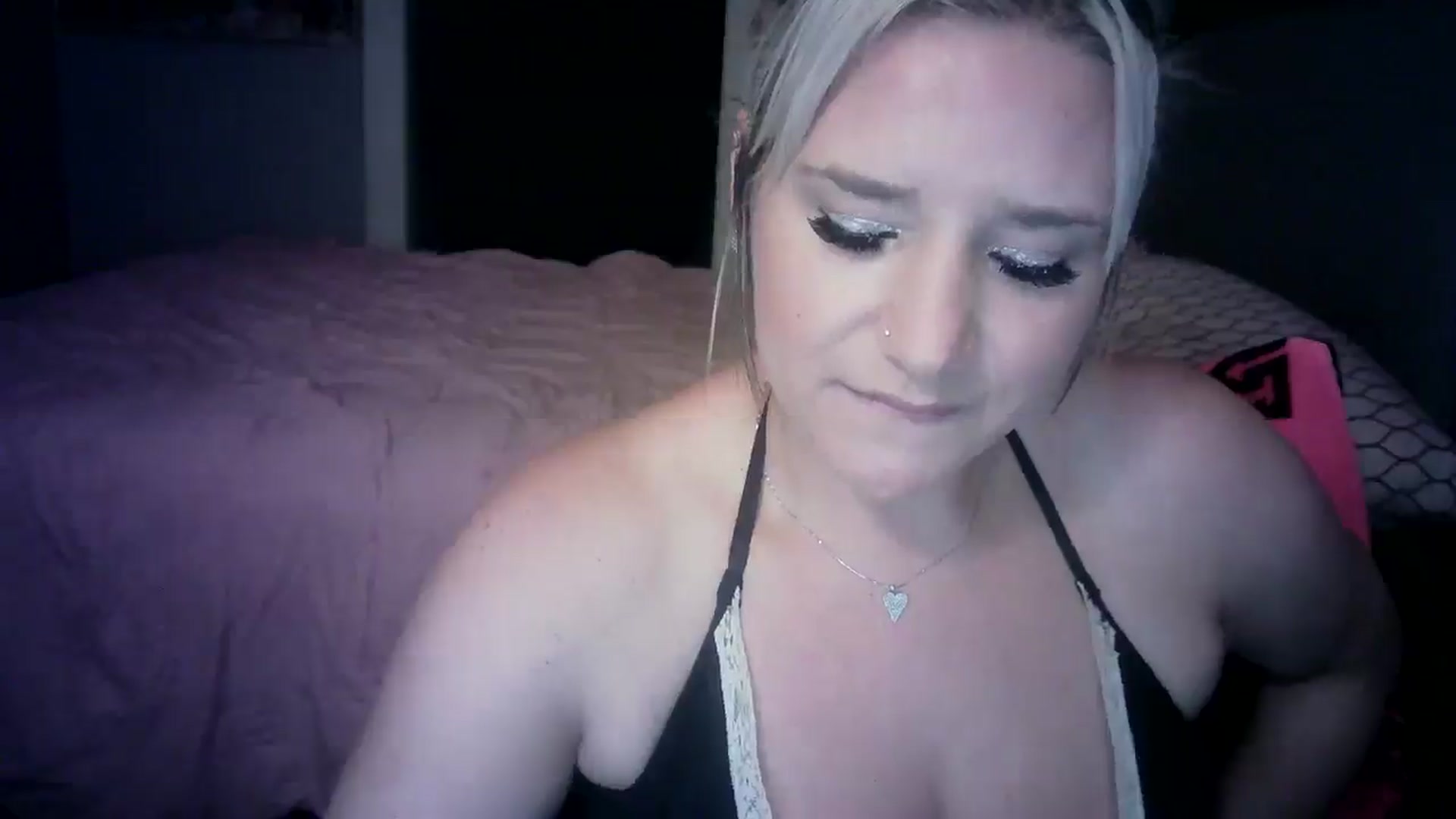 Gallery image thumbnail from LusciousLindz's myfreecams stream on, 09/15/2025, 03:04 image 4 of 20