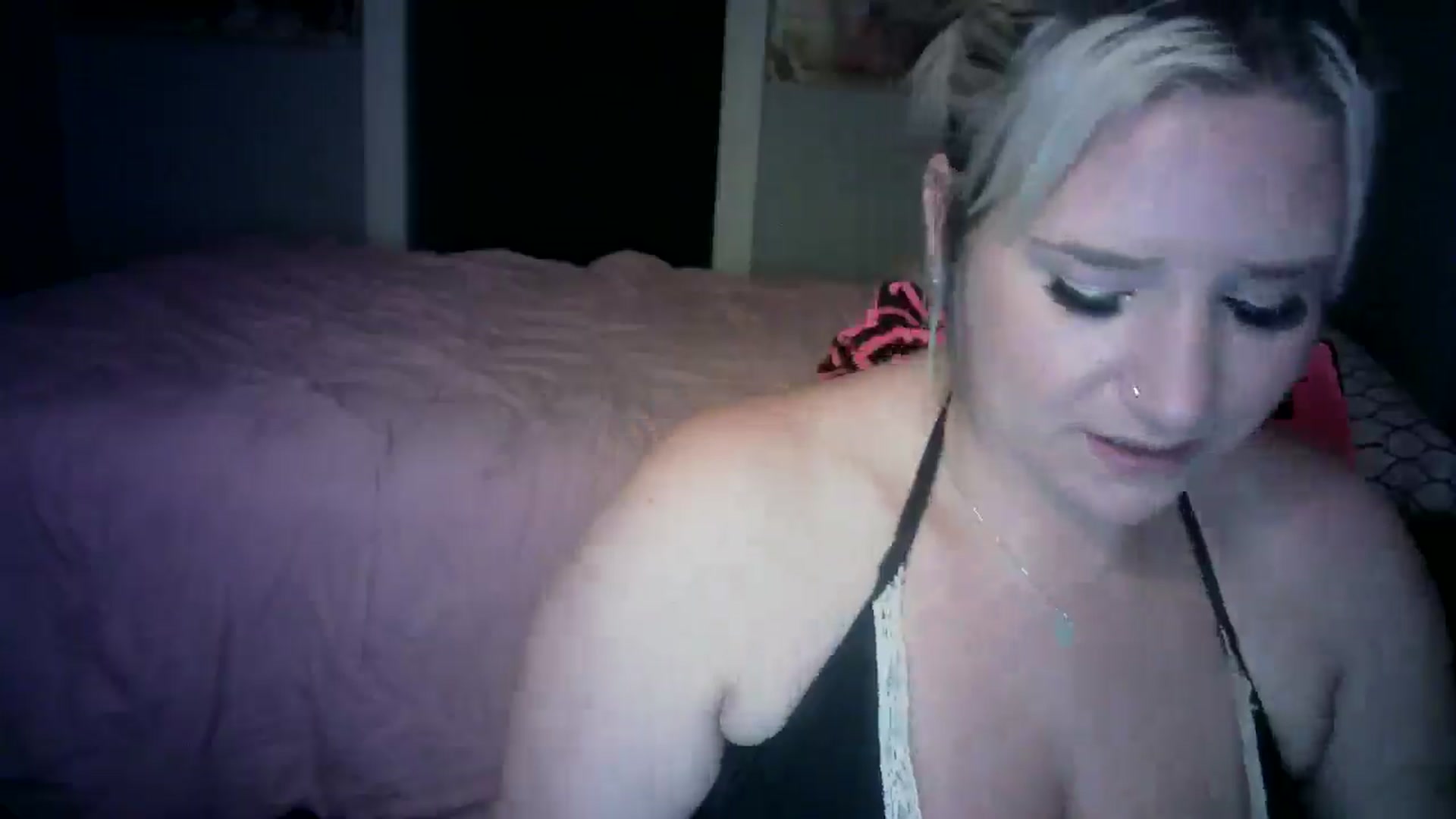 Gallery image thumbnail from LusciousLindz's myfreecams stream on, 09/15/2025, 03:04 image 9 of 20