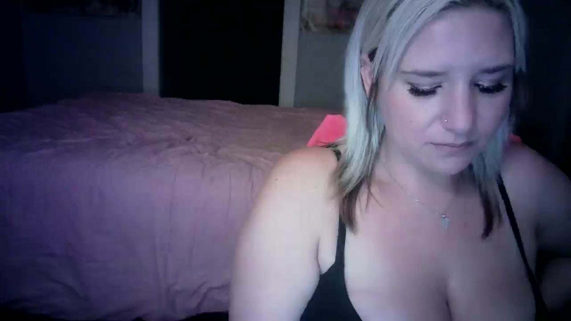 Gallery image thumbnail from LusciousLindz's myfreecams stream on, 09/16/2025, 01:40 image 2 of 20