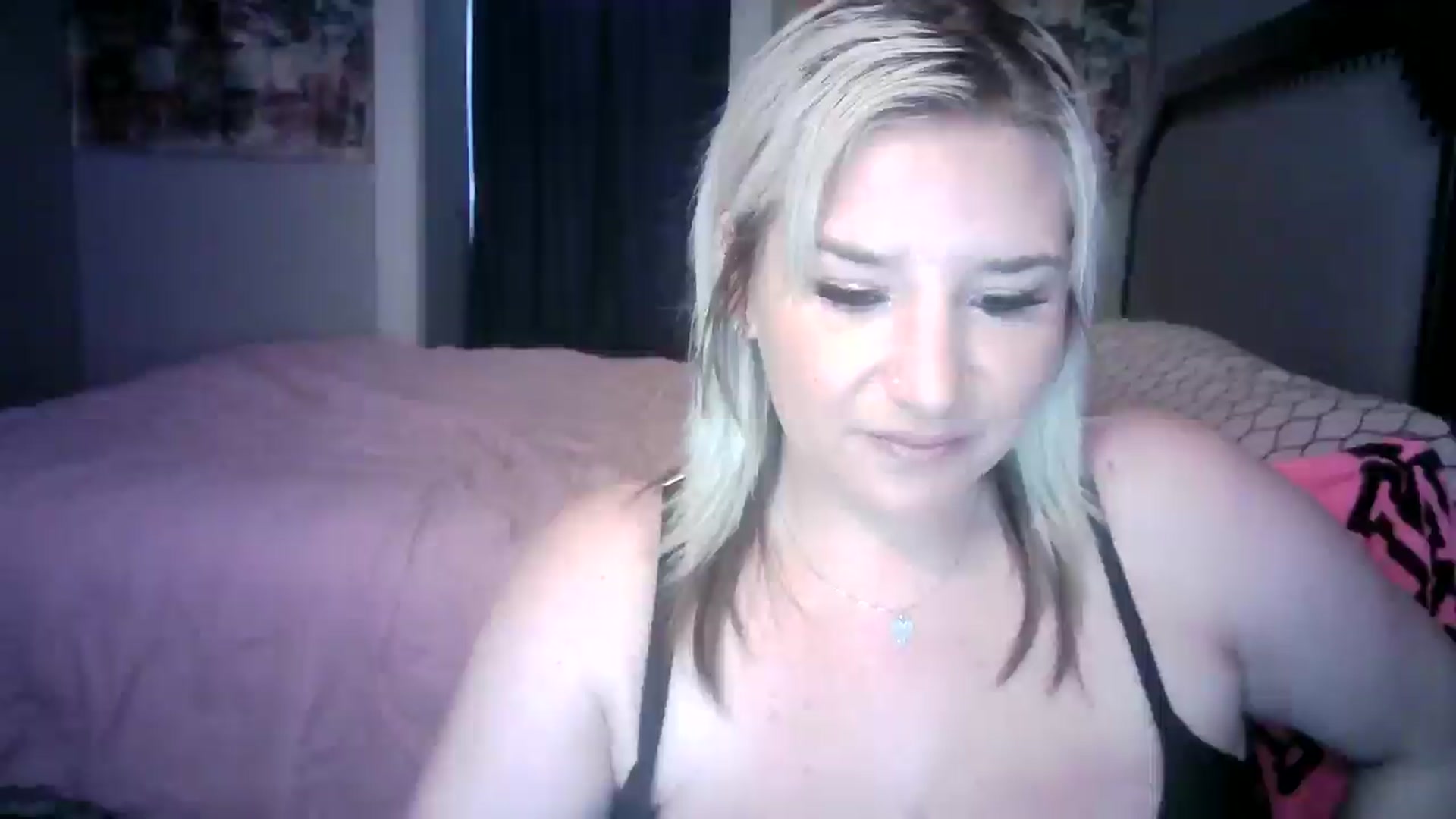 Gallery image thumbnail from LusciousLindz's myfreecams stream on, 10/11/2025, 17:43 image 10 of 20