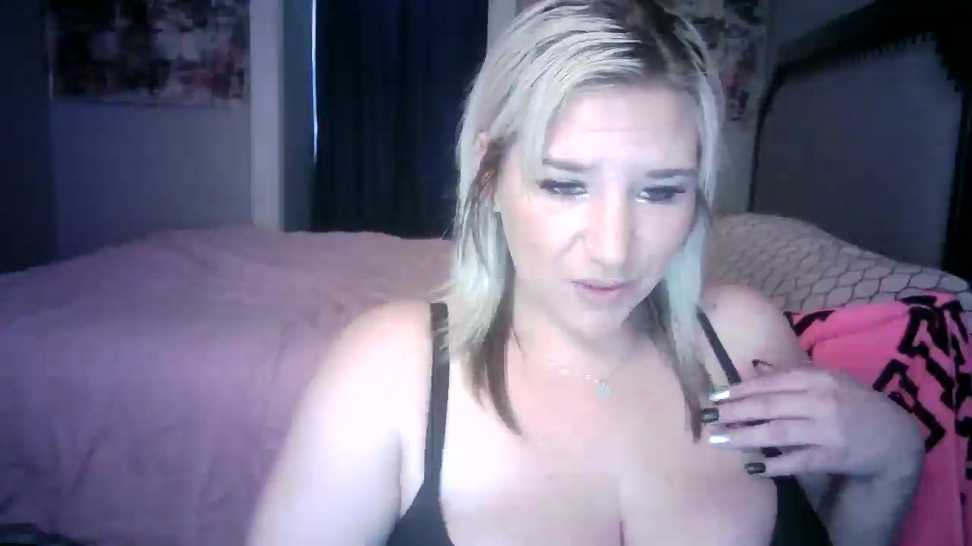 Gallery image thumbnail from LusciousLindz's myfreecams stream on, 10/11/2025, 17:43 image 13 of 20