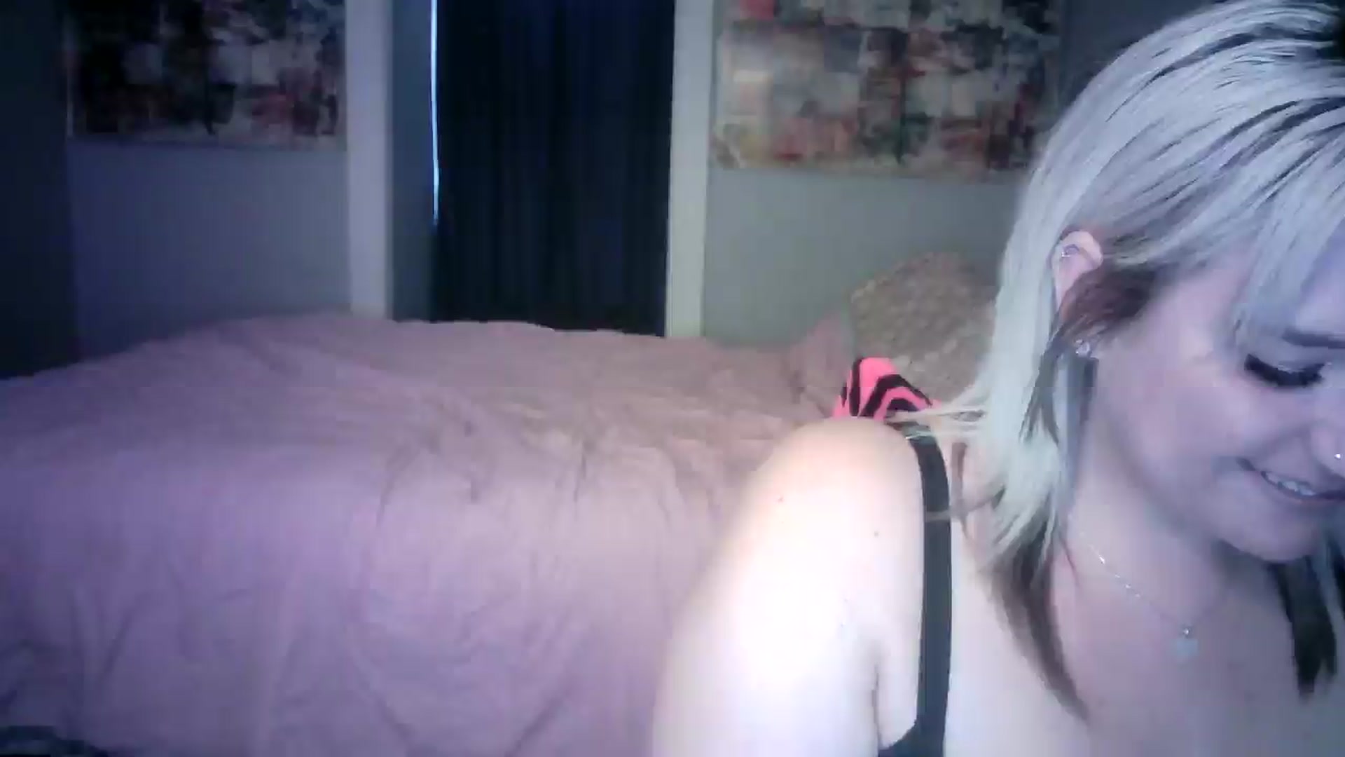 Gallery image thumbnail from LusciousLindz's myfreecams stream on, 10/11/2025, 17:43 image 12 of 20