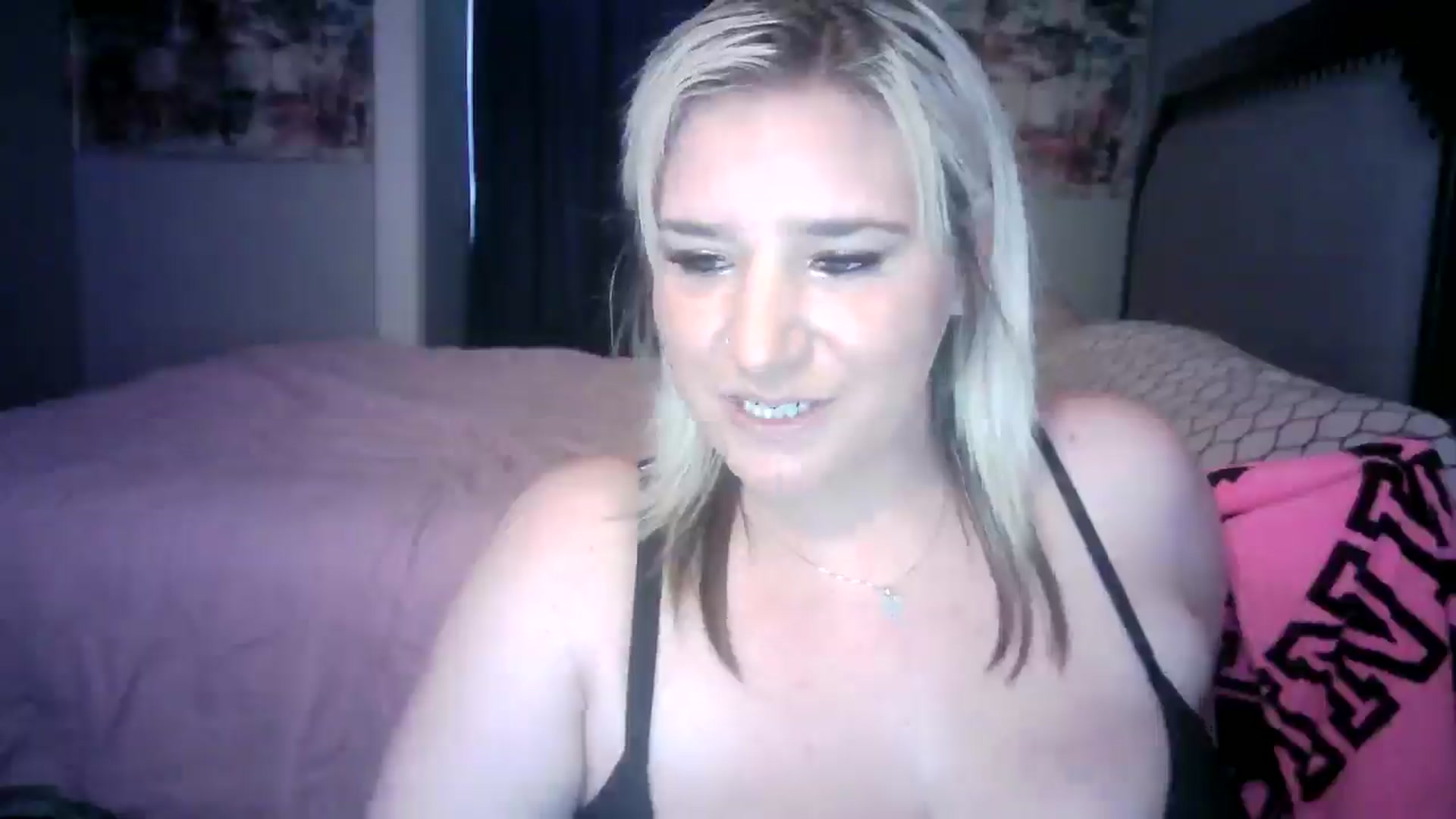 Gallery image thumbnail from LusciousLindz's myfreecams stream on, 10/11/2025, 17:43 image 9 of 20