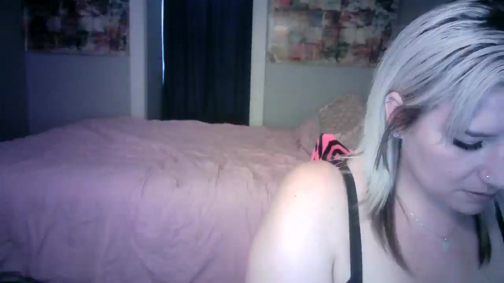 Gallery image thumbnail from LusciousLindz's myfreecams stream on, 10/11/2025, 17:43 image 14 of 20