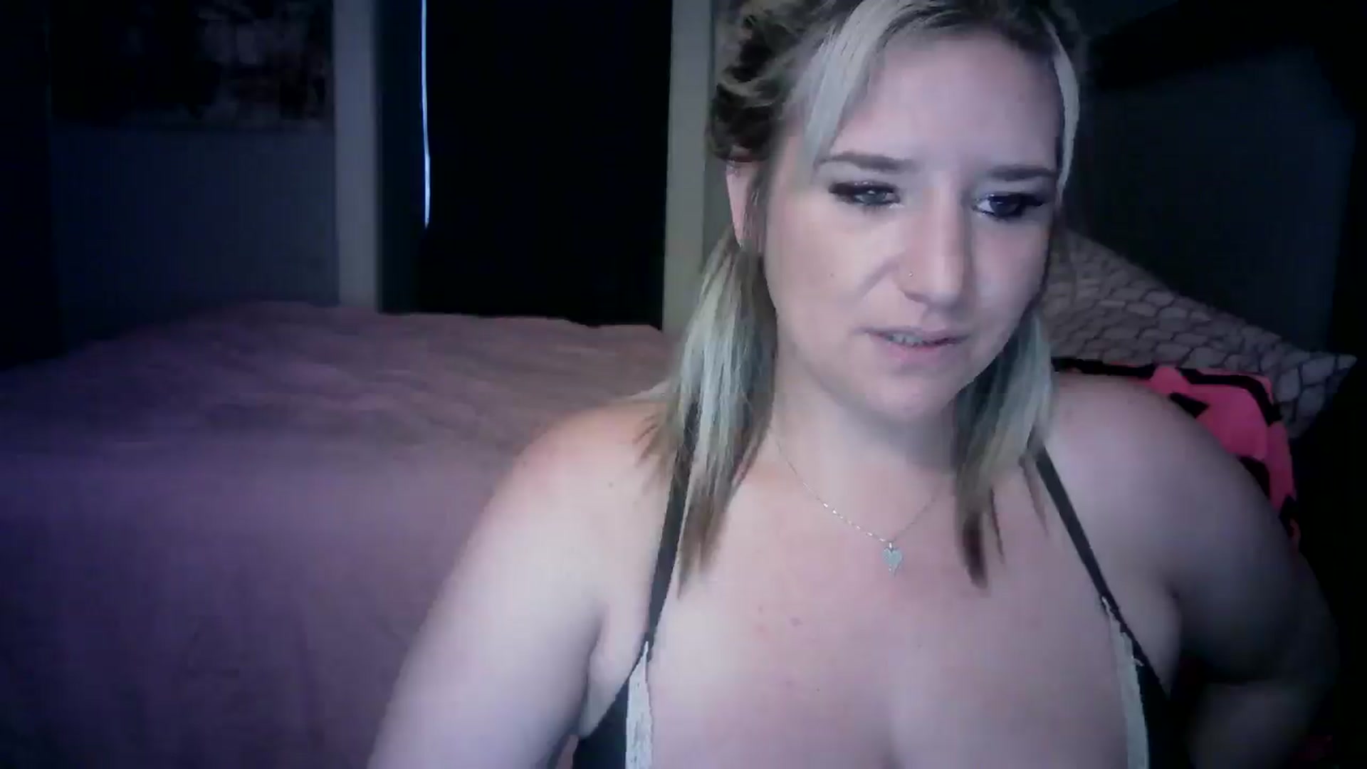 Gallery image thumbnail from LusciousLindz's myfreecams stream on, 10/12/2025, 17:18 image 17 of 20