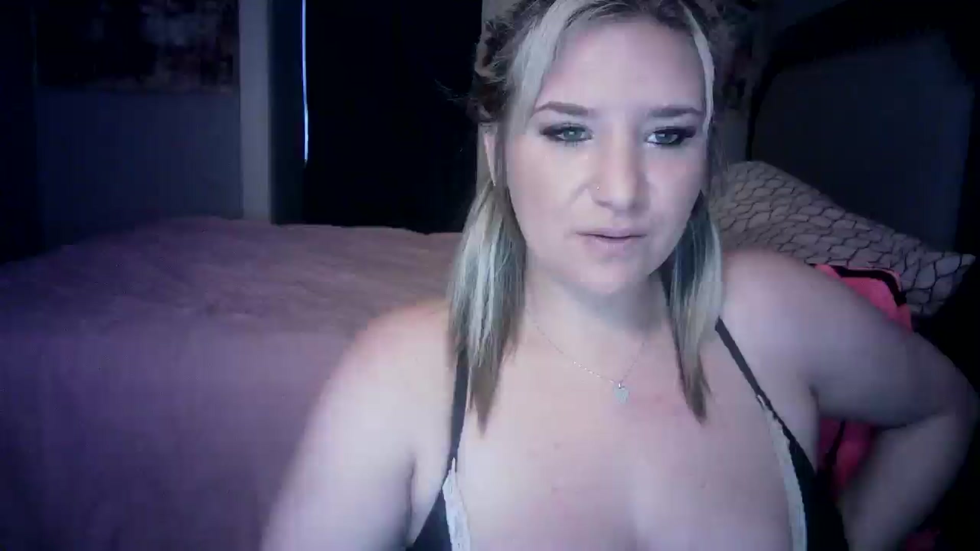 Gallery image thumbnail from LusciousLindz's myfreecams stream on, 10/12/2025, 17:18 image 1 of 20