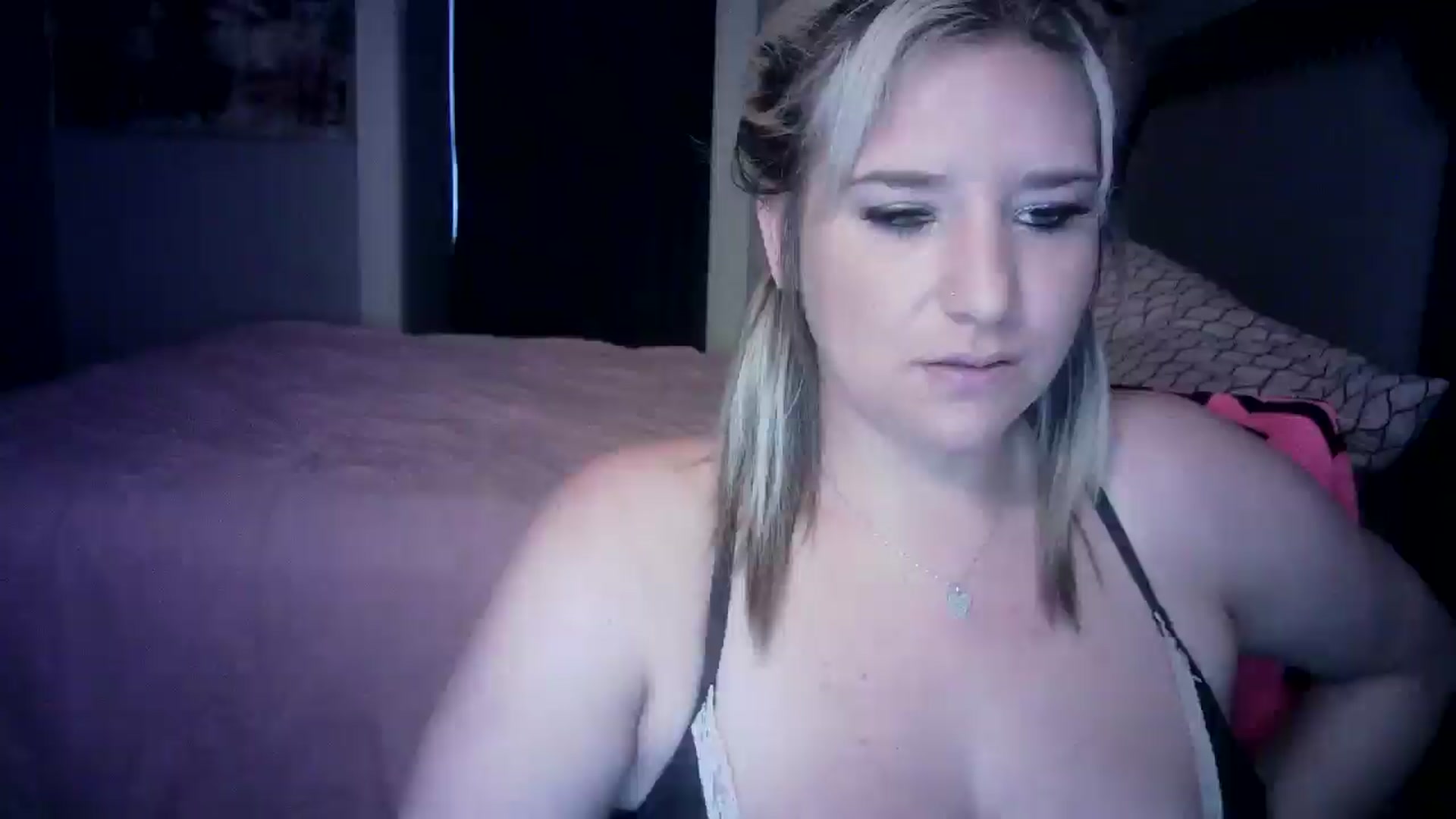 Gallery image thumbnail from LusciousLindz's myfreecams stream on, 10/12/2025, 17:18 image 2 of 20
