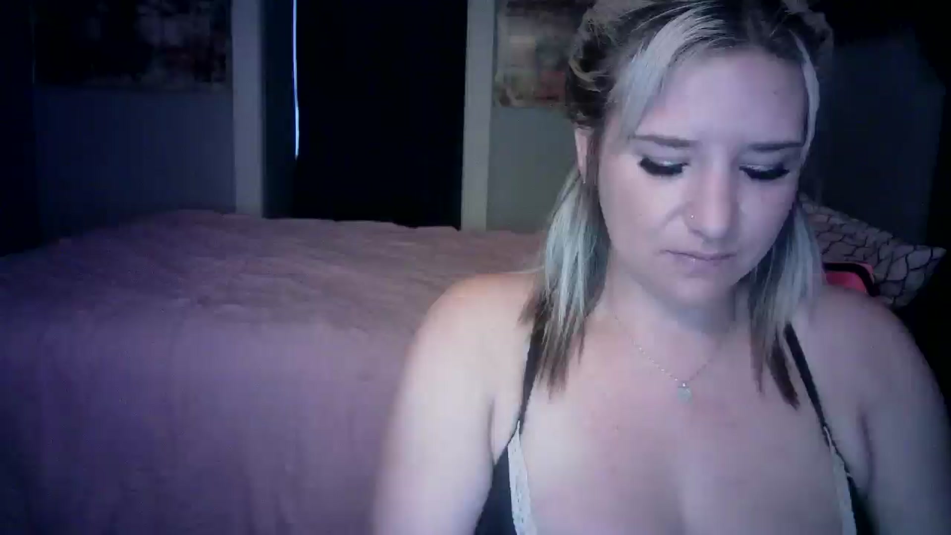 Gallery image thumbnail from LusciousLindz's myfreecams stream on, 10/12/2025, 17:18 image 7 of 20