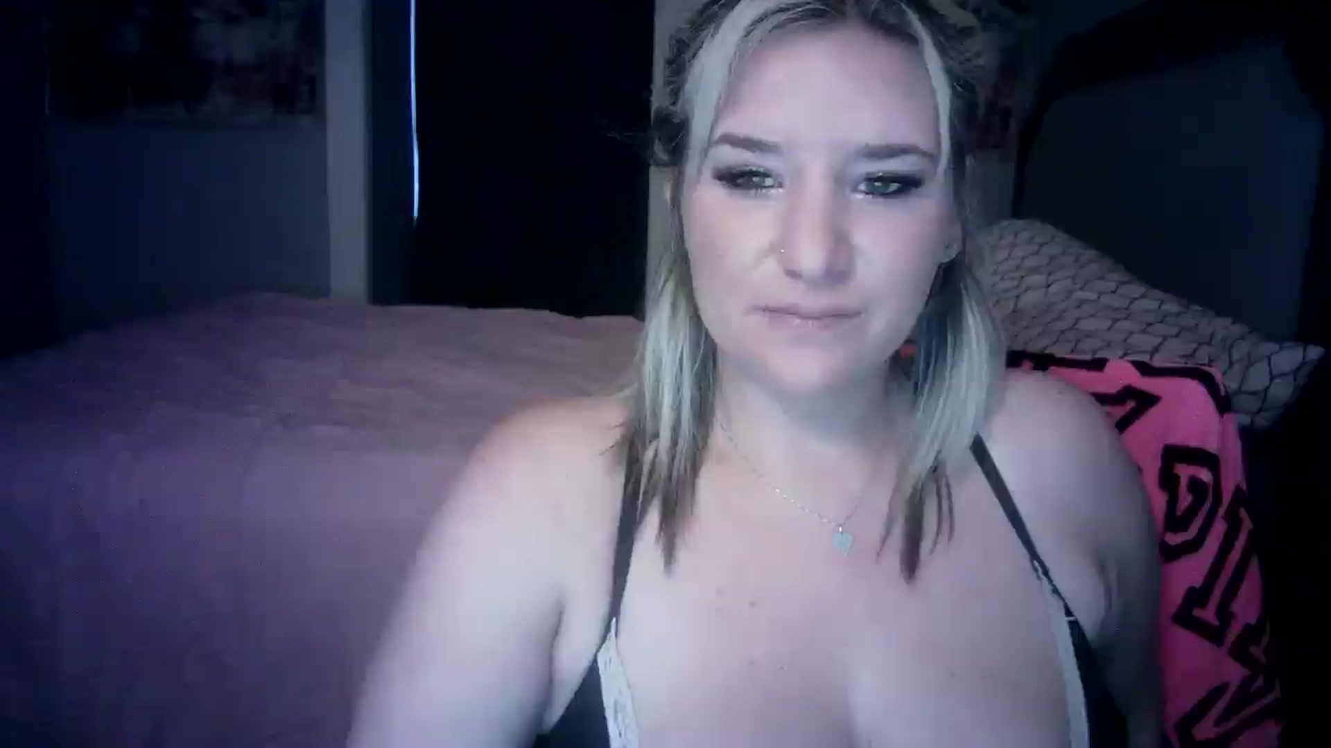 Gallery image thumbnail from LusciousLindz's myfreecams stream on, 10/12/2025, 17:18 image 12 of 20