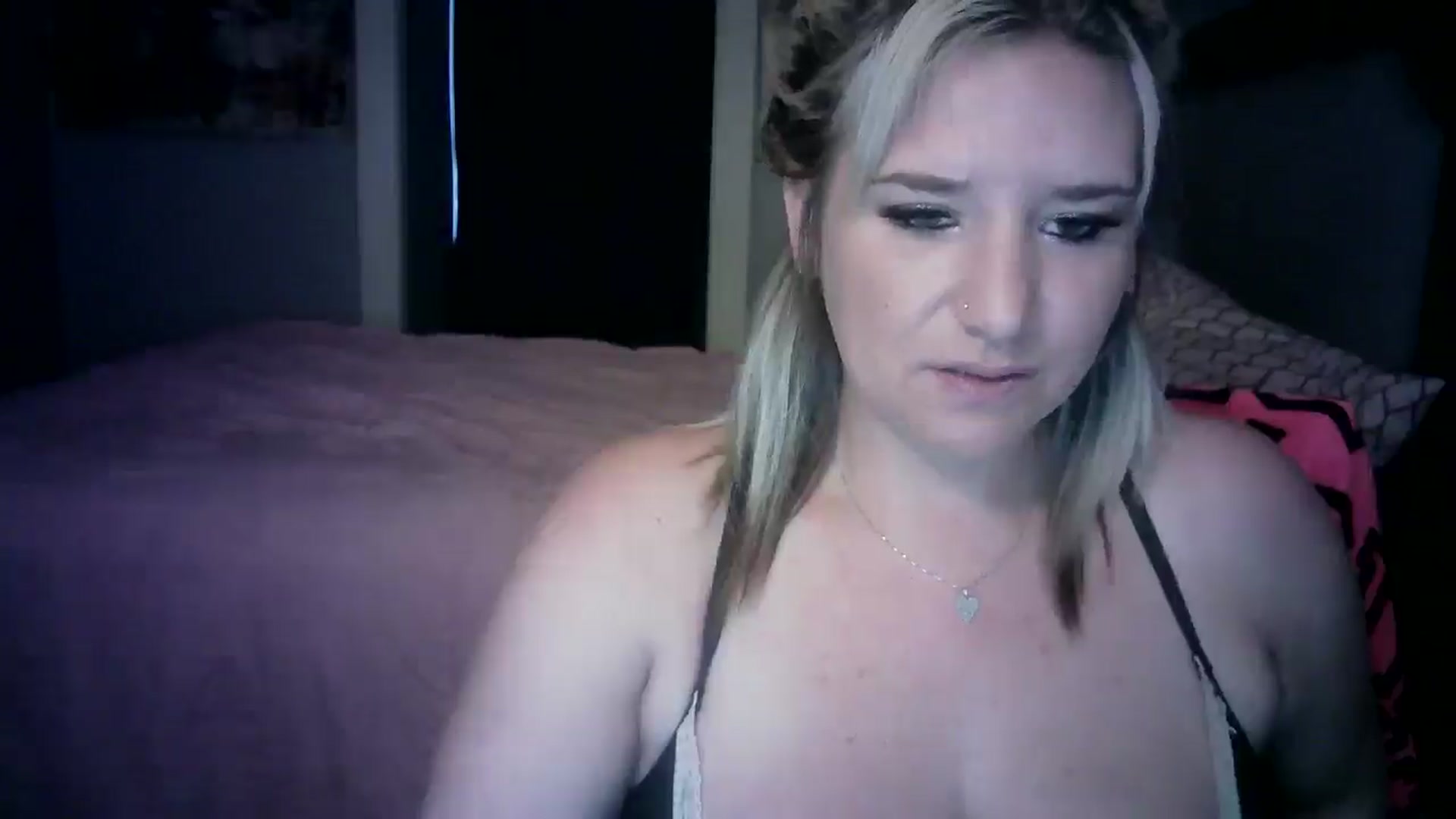 Gallery image thumbnail from LusciousLindz's myfreecams stream on, 10/12/2025, 17:18 image 16 of 20
