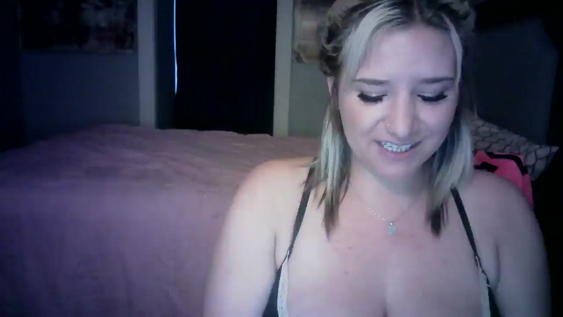 Gallery image thumbnail from LusciousLindz's myfreecams stream on, 10/12/2025, 17:18 image 19 of 20