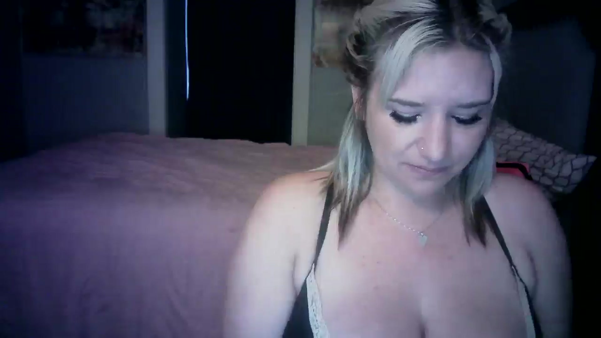 Gallery image thumbnail from LusciousLindz's myfreecams stream on, 10/12/2025, 17:44 image 16 of 20