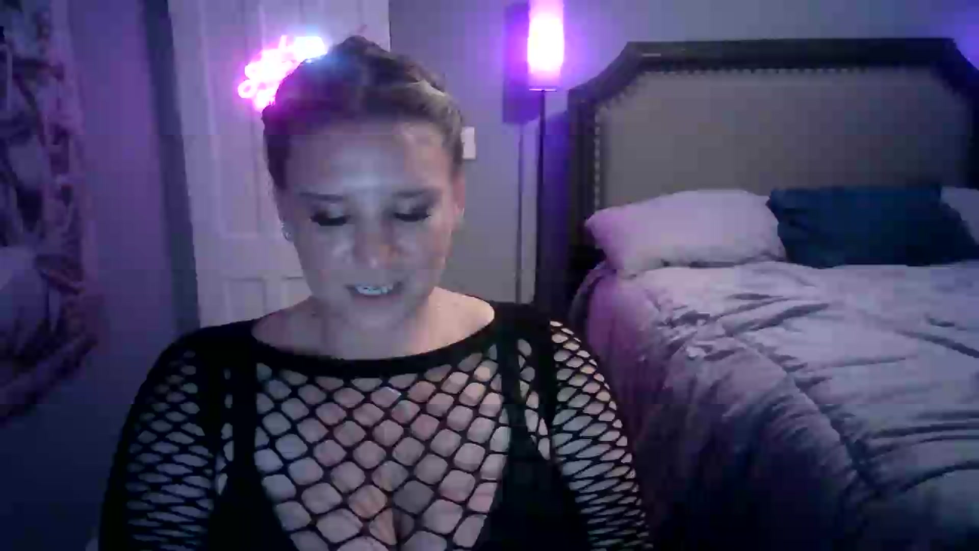 Gallery image thumbnail from LusciousLindz's myfreecams stream on, 06/15/2026, 16:44 image 6 of 20