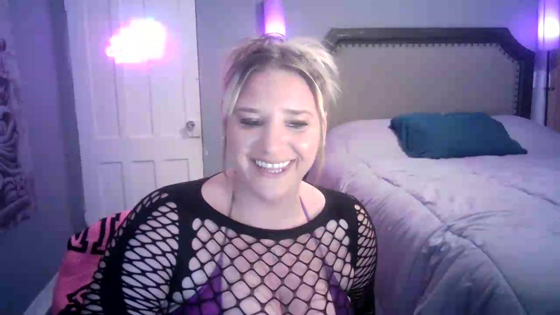 Gallery image thumbnail from LusciousLindz's myfreecams stream on, 06/29/2026, 24:15 image 6 of 20