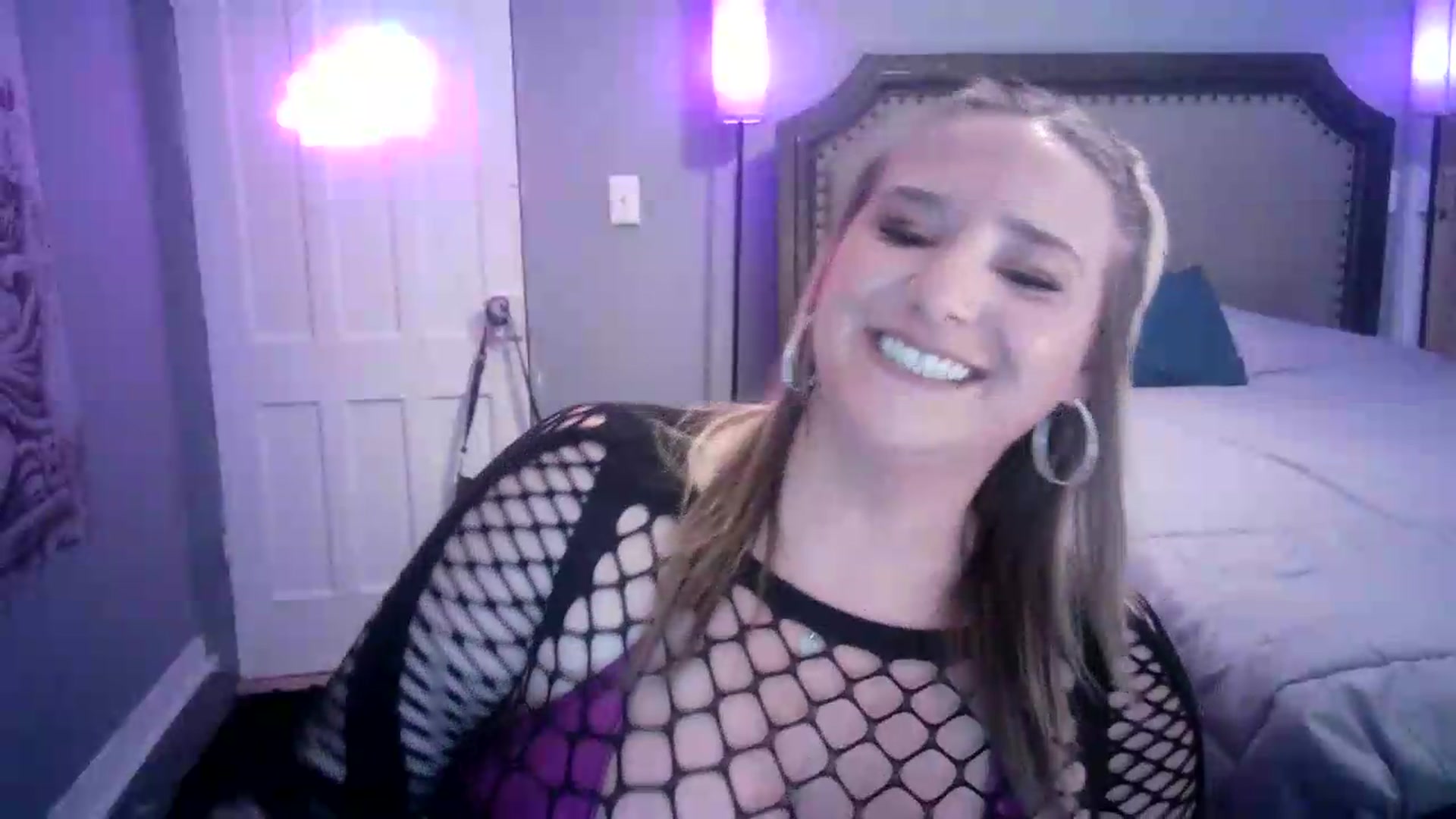 Gallery image thumbnail from LusciousLindz's myfreecams stream on, 06/30/2026, 19:19 image 6 of 20