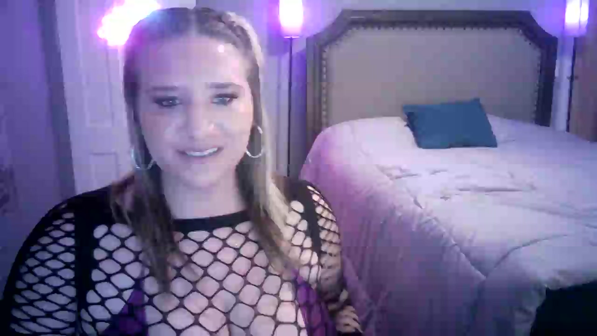 Gallery image thumbnail from LusciousLindz's myfreecams stream on, 06/30/2026, 20:33 image 15 of 20