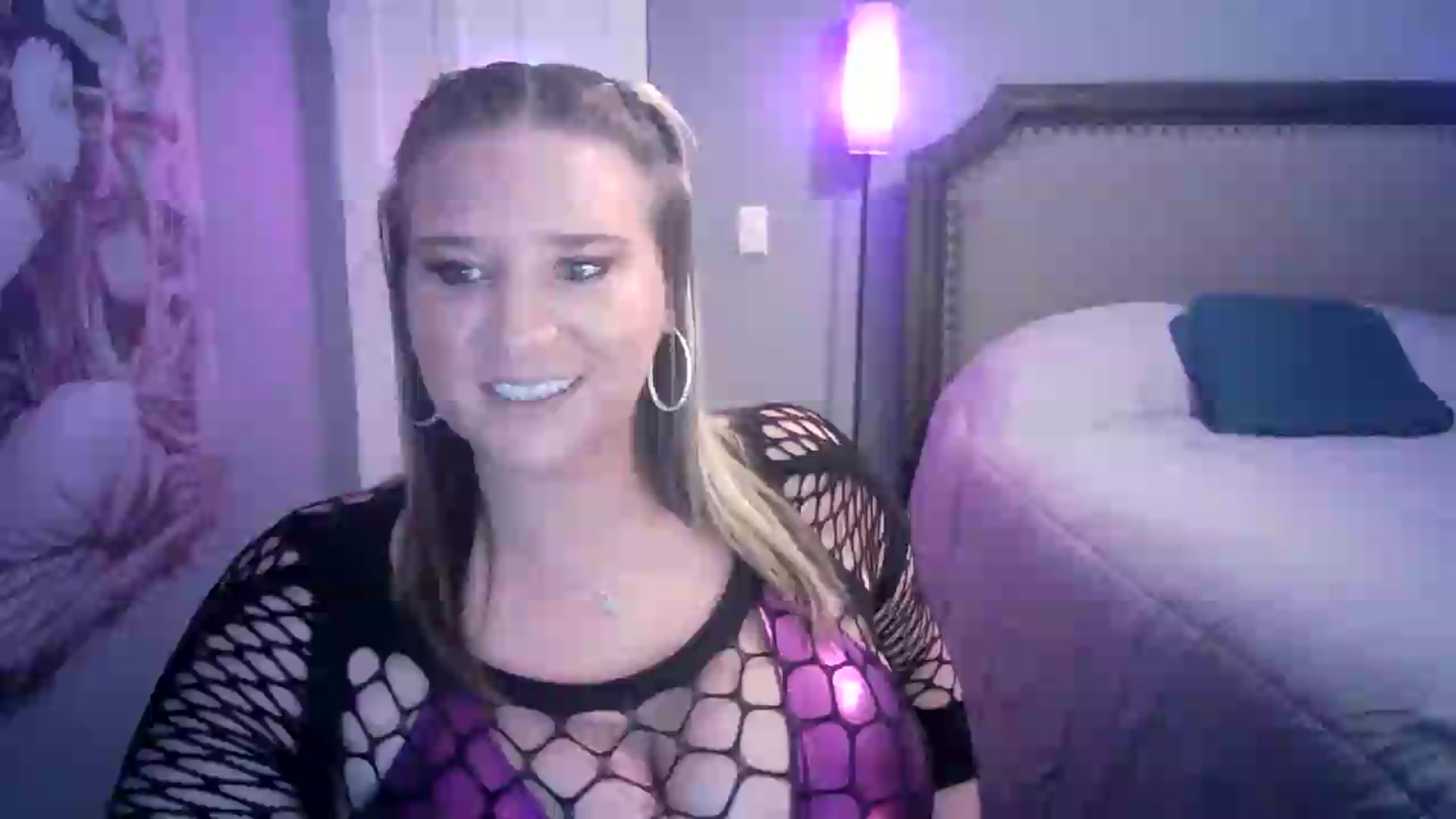 Gallery image thumbnail from LusciousLindz's myfreecams stream on, 07/06/2026, 19:42 image 1 of 20