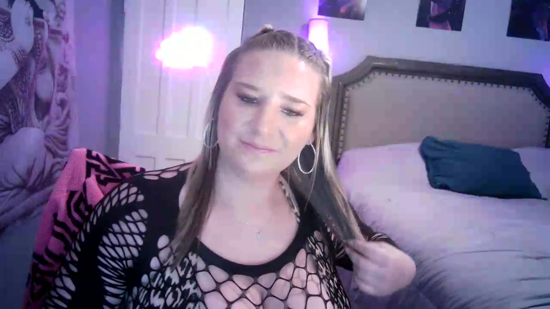 Gallery image thumbnail from LusciousLindz's myfreecams stream on, 08/06/2026, 18:55 image 16 of 20