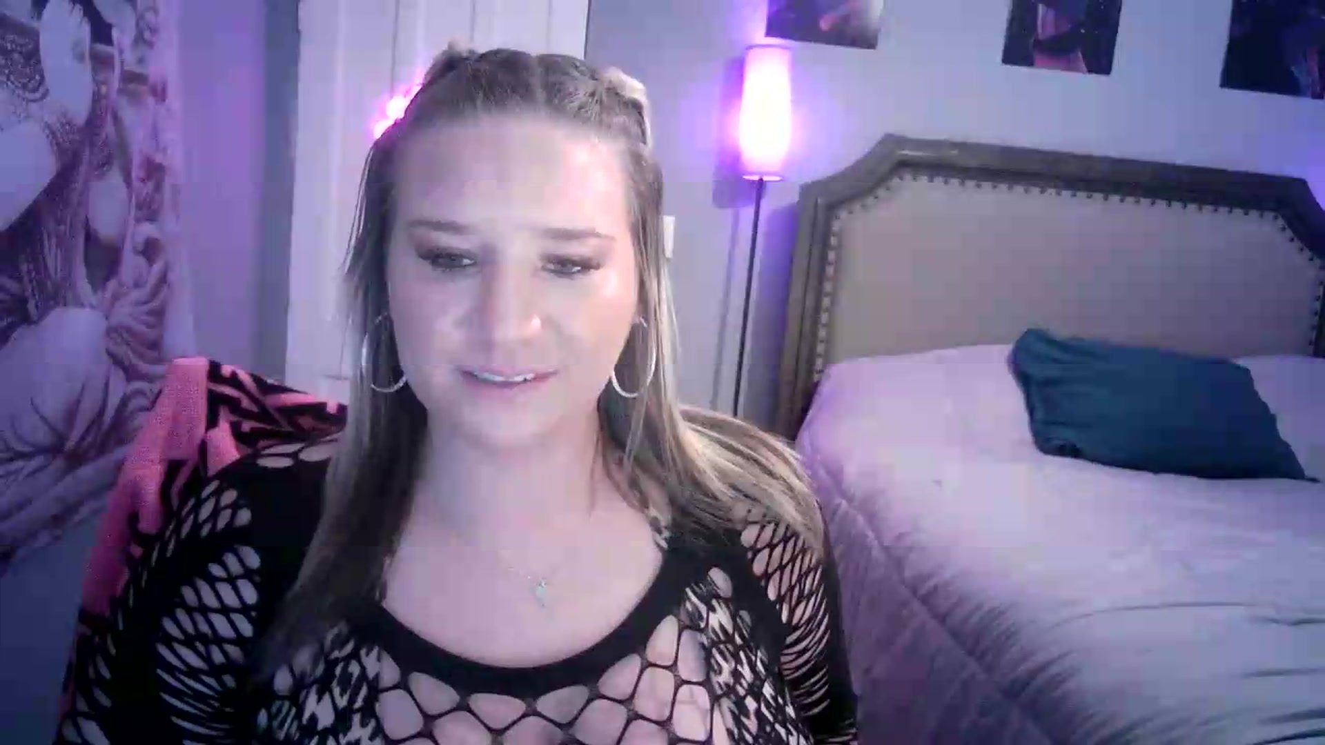 Gallery image thumbnail from LusciousLindz's myfreecams stream on, 08/06/2026, 18:55 image 17 of 20