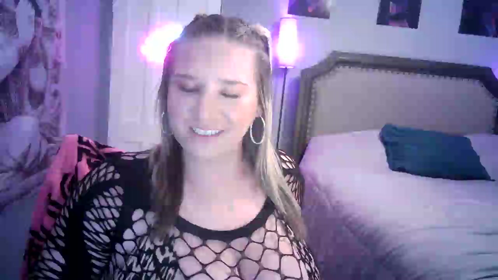 Gallery image thumbnail from LusciousLindz's myfreecams stream on, 08/06/2026, 18:55 image 7 of 20