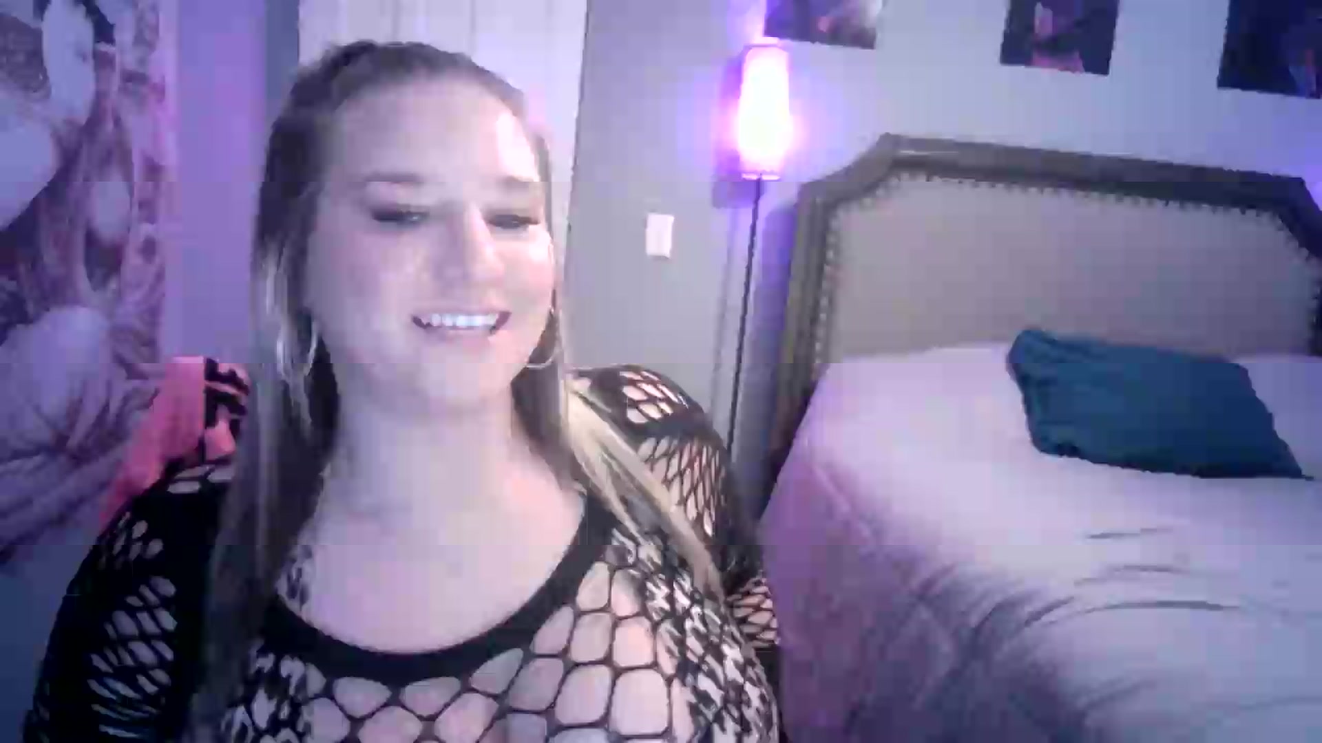 Gallery image thumbnail from LusciousLindz's myfreecams stream on, 08/06/2026, 18:55 image 4 of 20