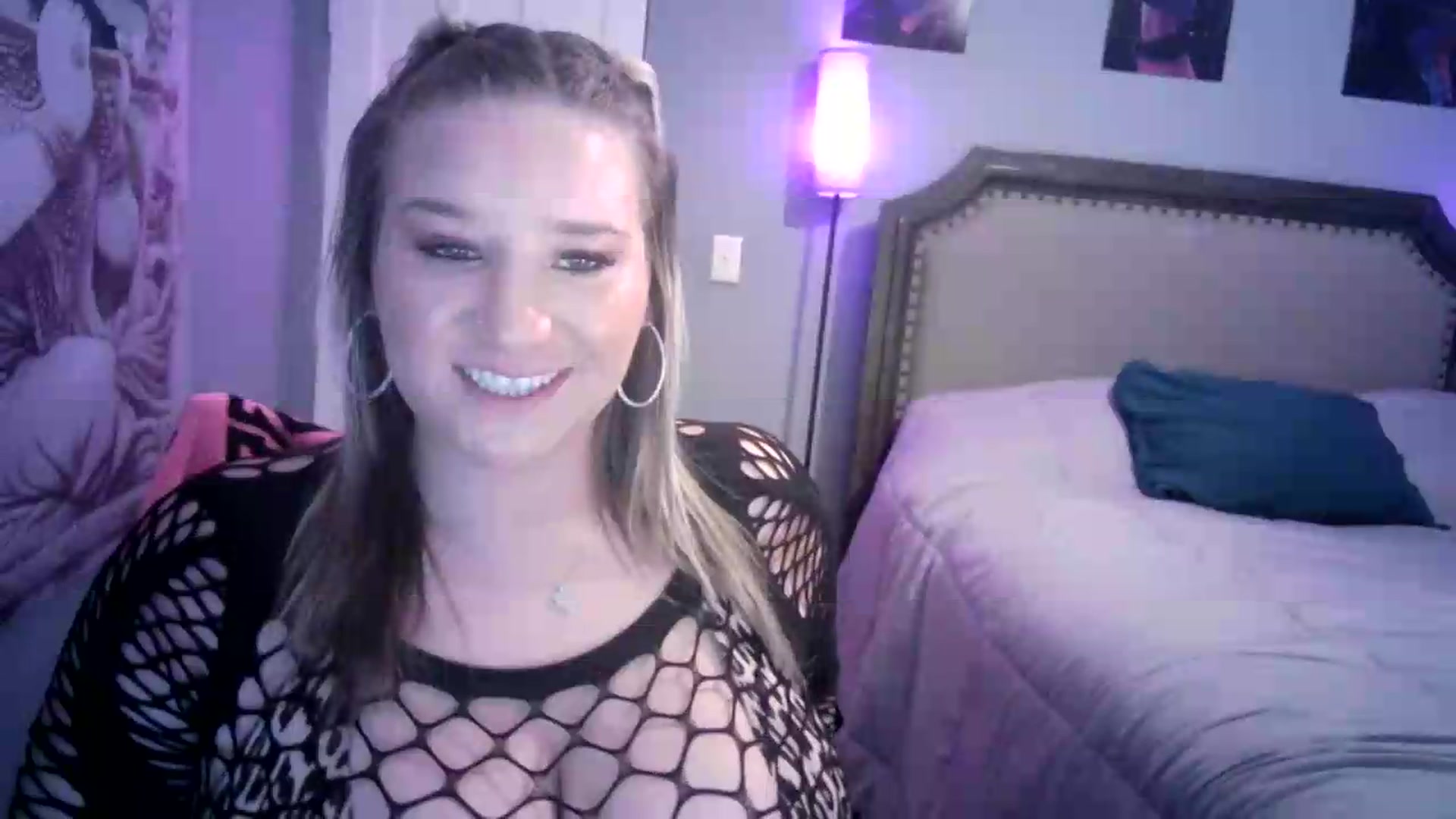 Gallery image thumbnail from LusciousLindz's myfreecams stream on, 08/06/2026, 18:55 image 18 of 20
