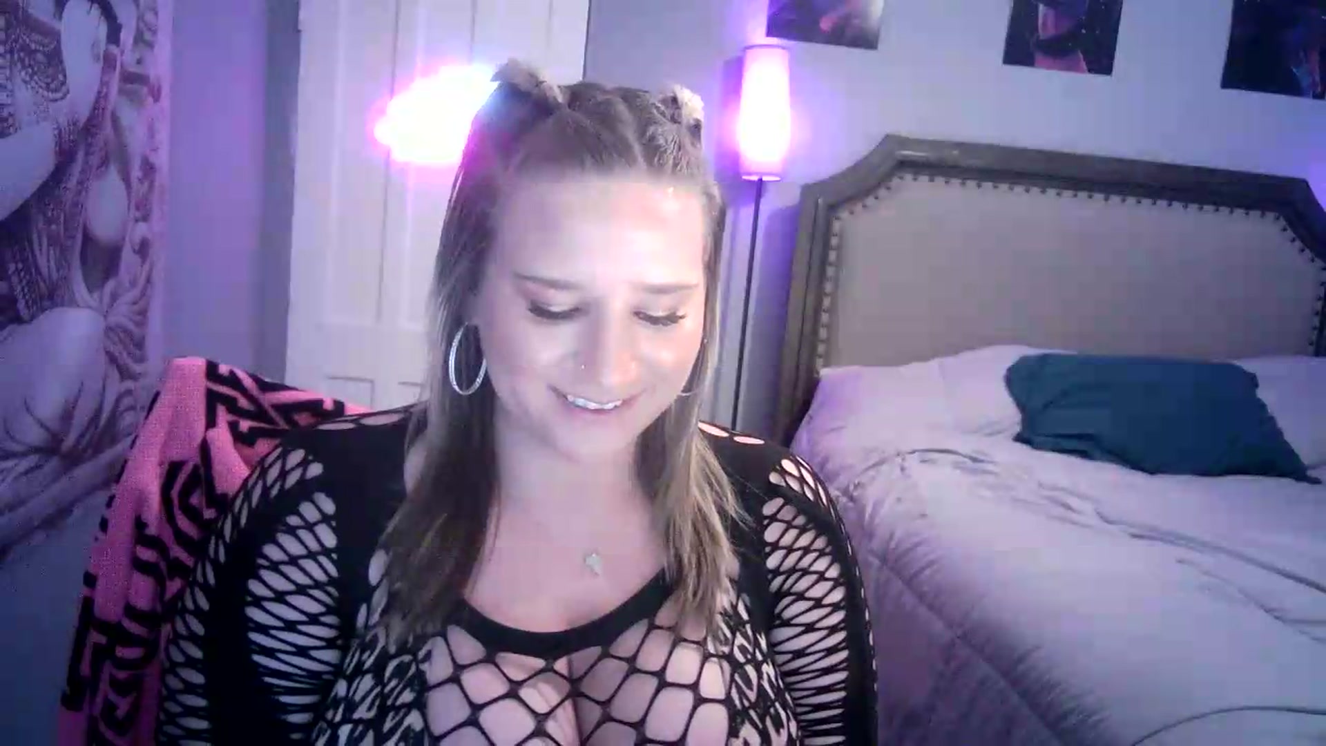 Gallery image thumbnail from LusciousLindz's myfreecams stream on, 08/06/2026, 20:22 image 18 of 20